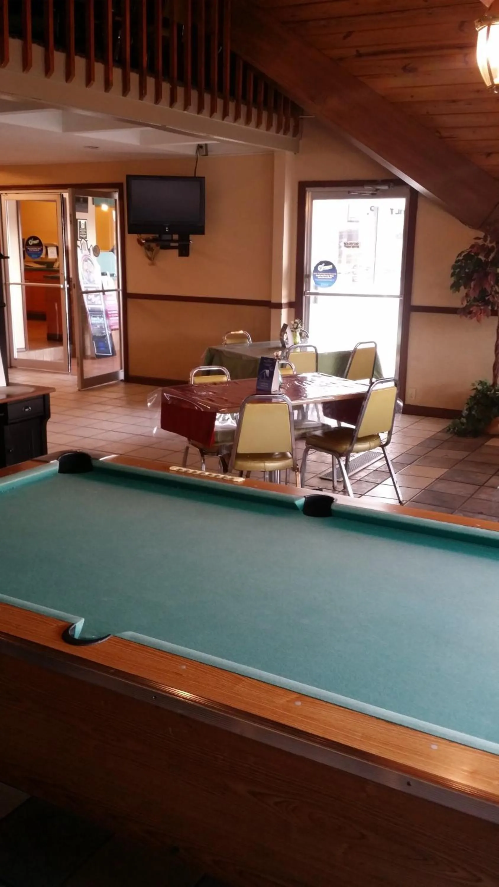 Communal lounge/ TV room in Red Carpet Inn