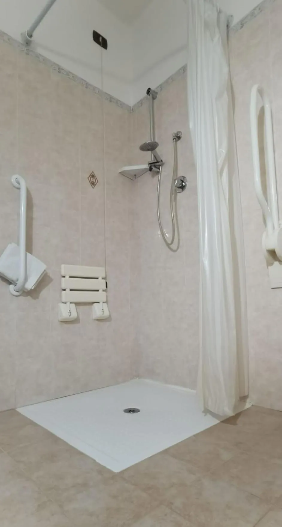 Bathroom in Hotel Edelweiss