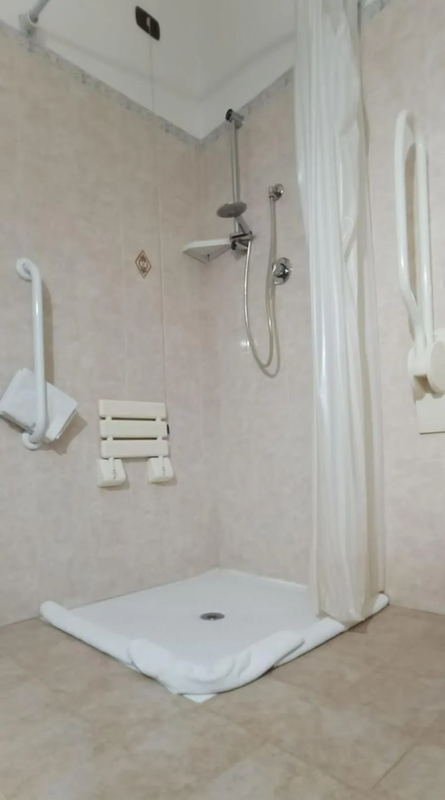 Bathroom in Hotel Edelweiss