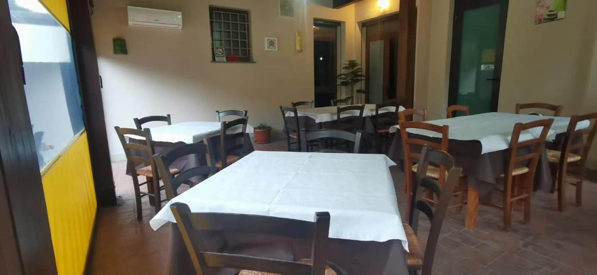 Lounge or bar in Hotel Edelweiss