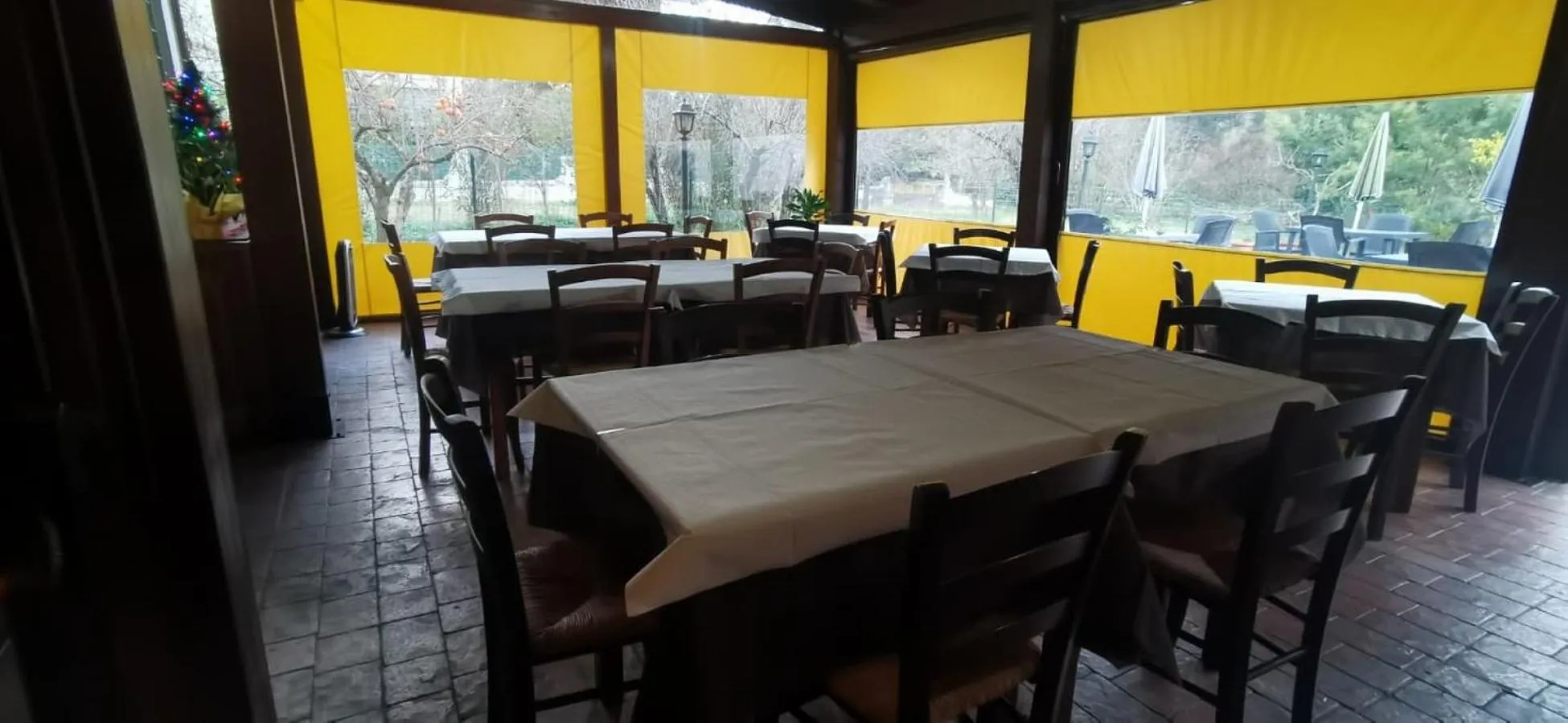 Lounge or bar in Hotel Edelweiss