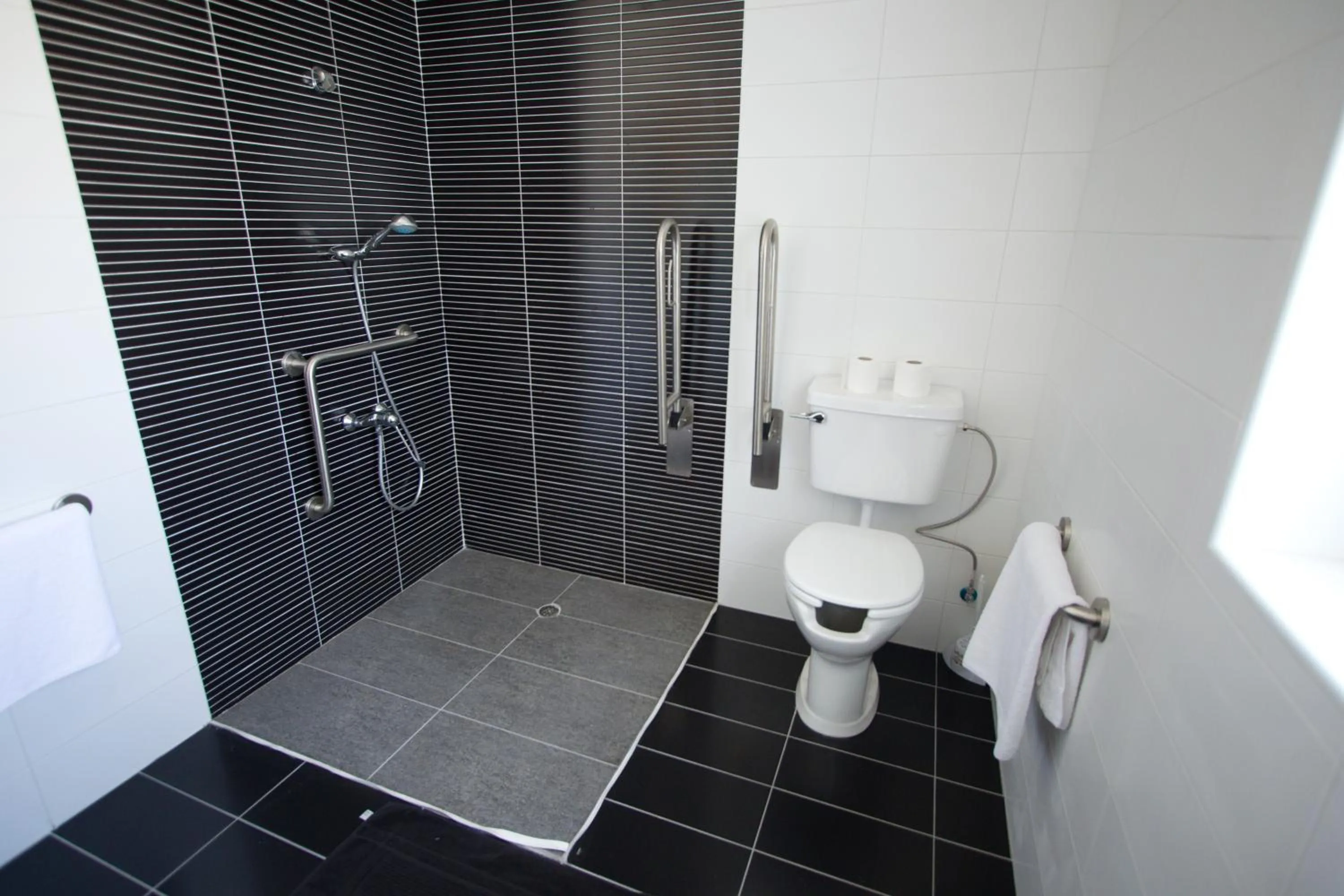 Bathroom in Harbour Lodge