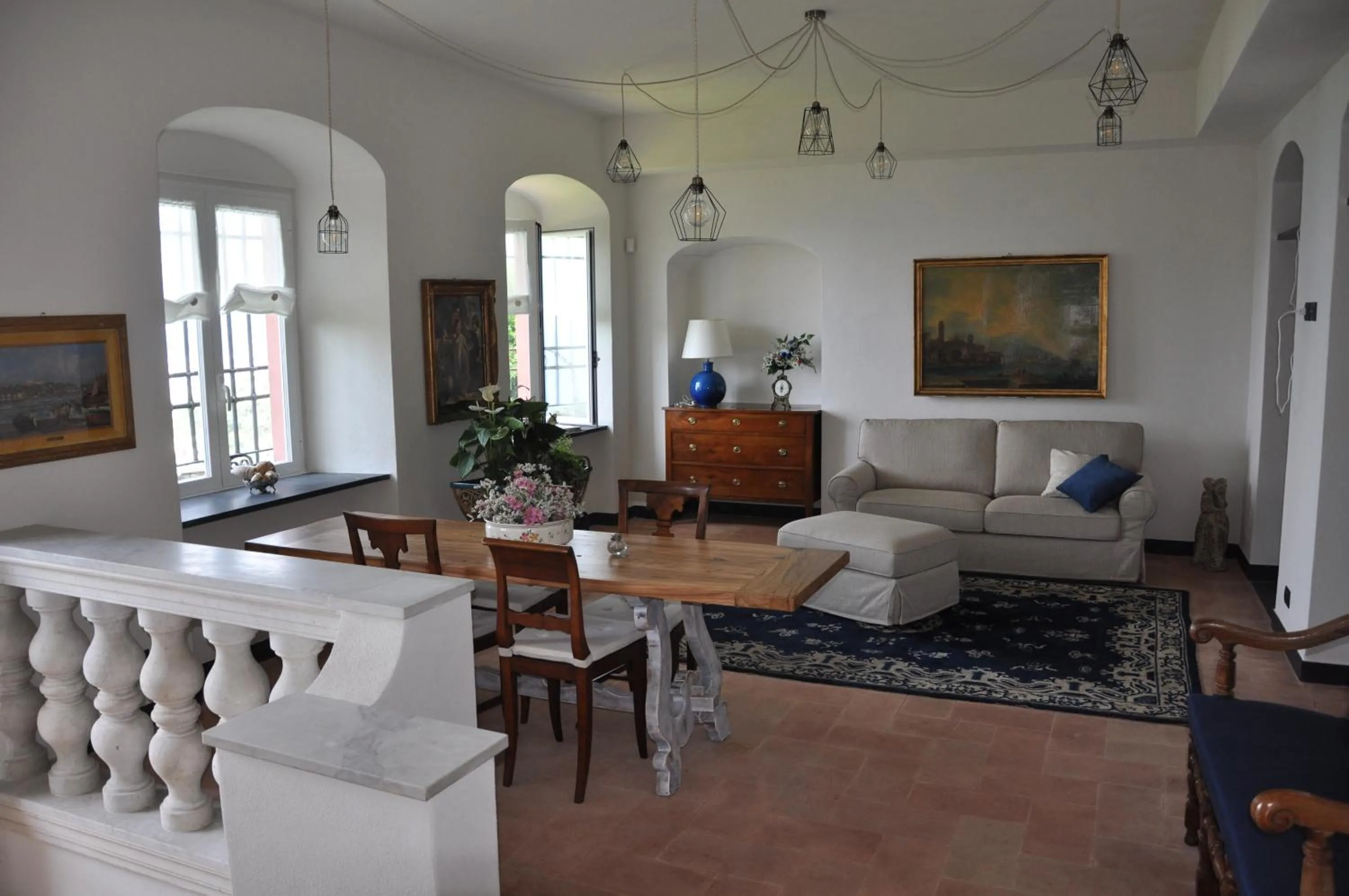 Communal lounge/ TV room in Olivenere agriturismo