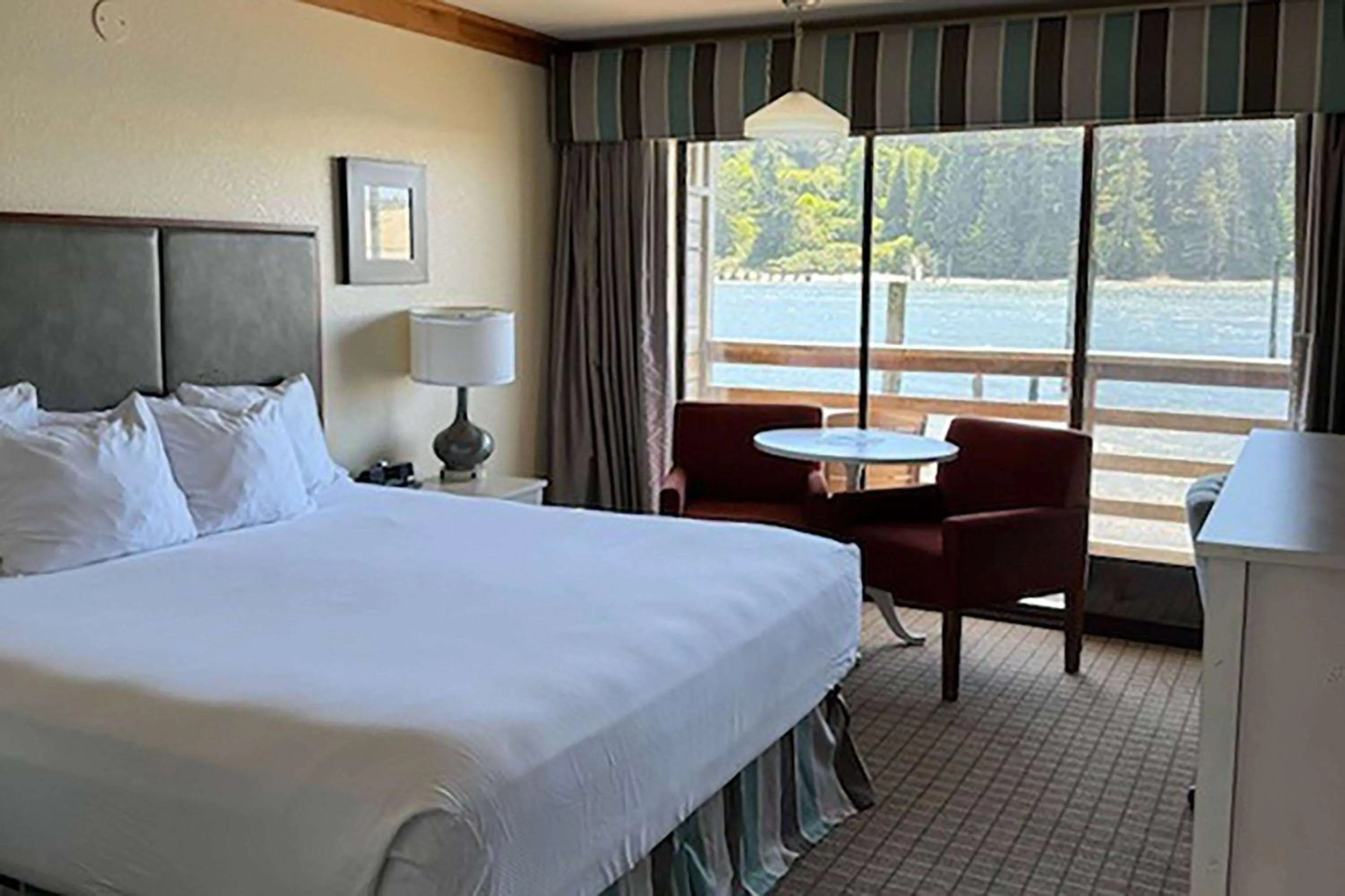 Photo of the whole room, Bed in River House Inn, a Baymont by Wyndham