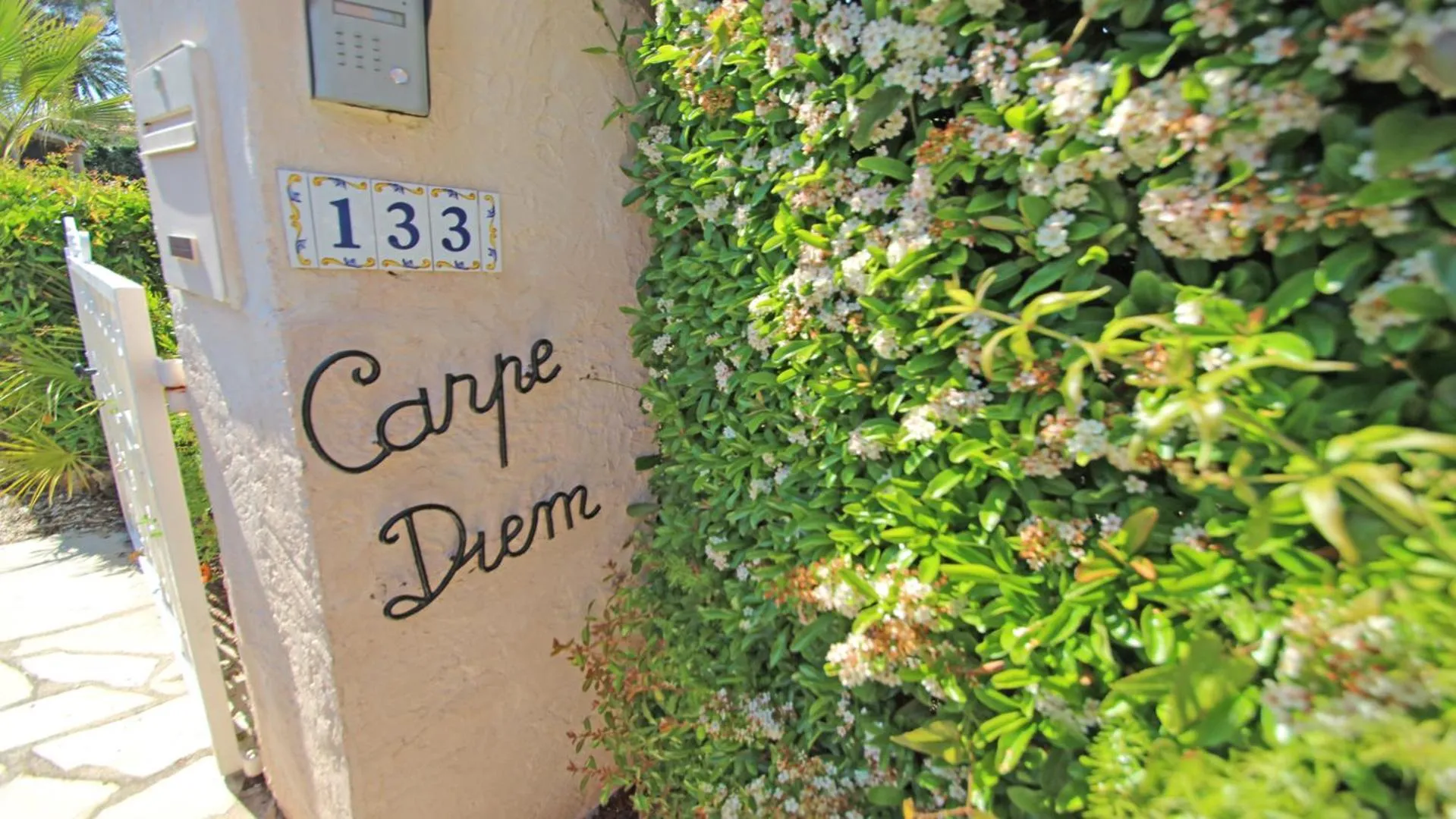 Facade/entrance in Villa Carpe Diem