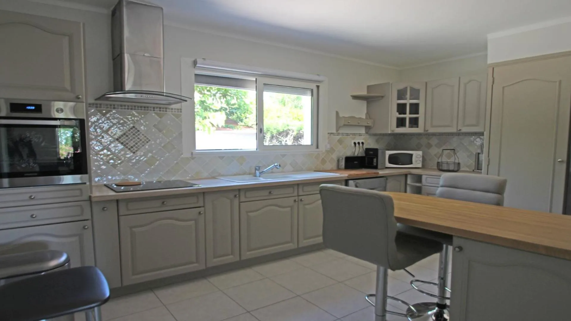Kitchen or kitchenette in Villa Carpe Diem