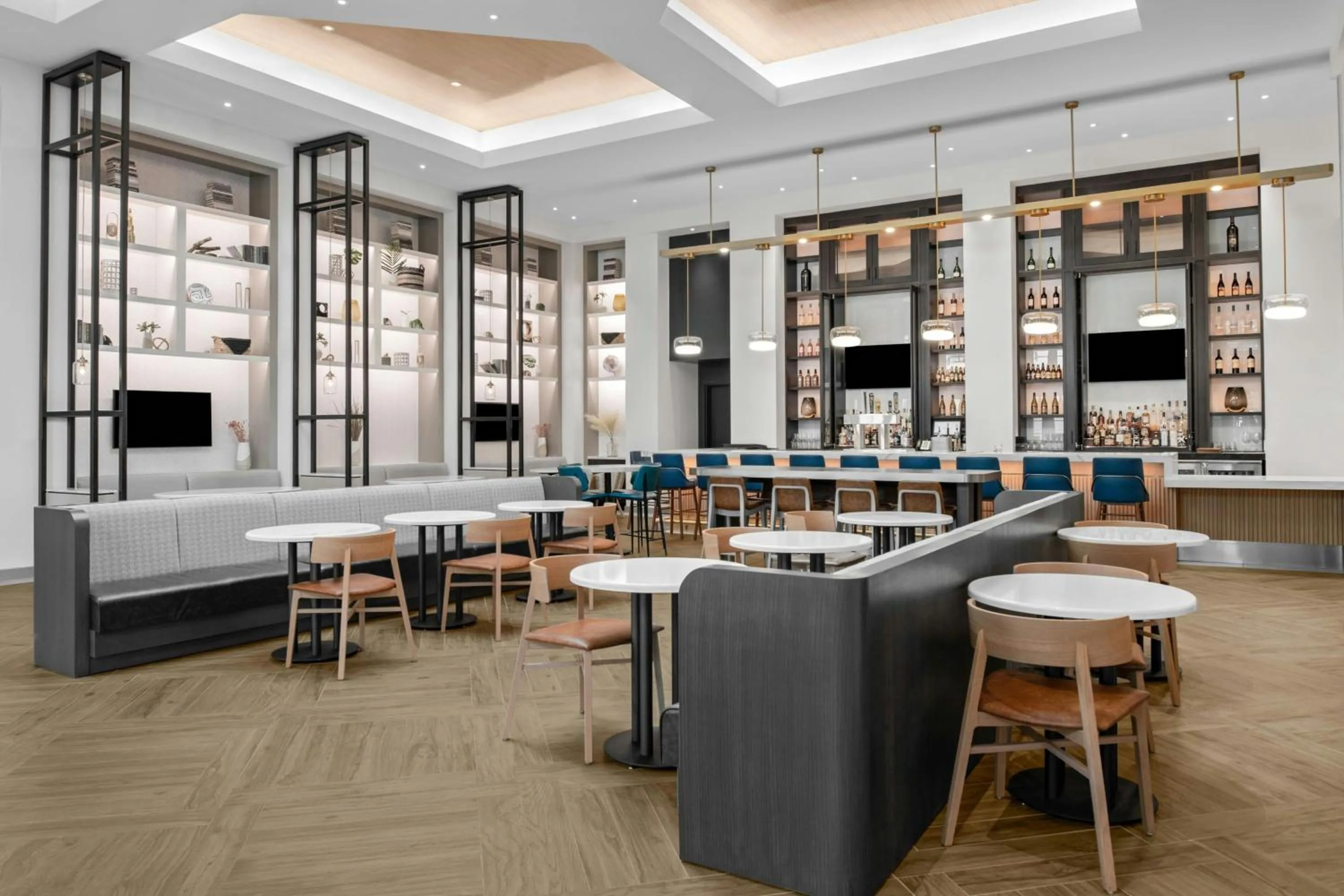 Lounge or bar in Delta Hotels by Marriott Santa Clara Silicon Valley