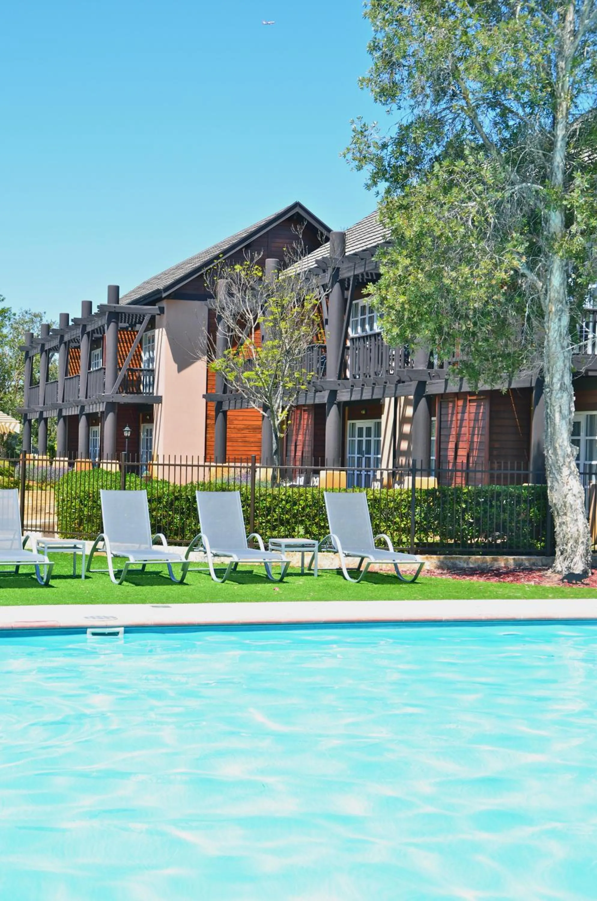 Swimming pool in Novotel Vines Resort Swan Valley