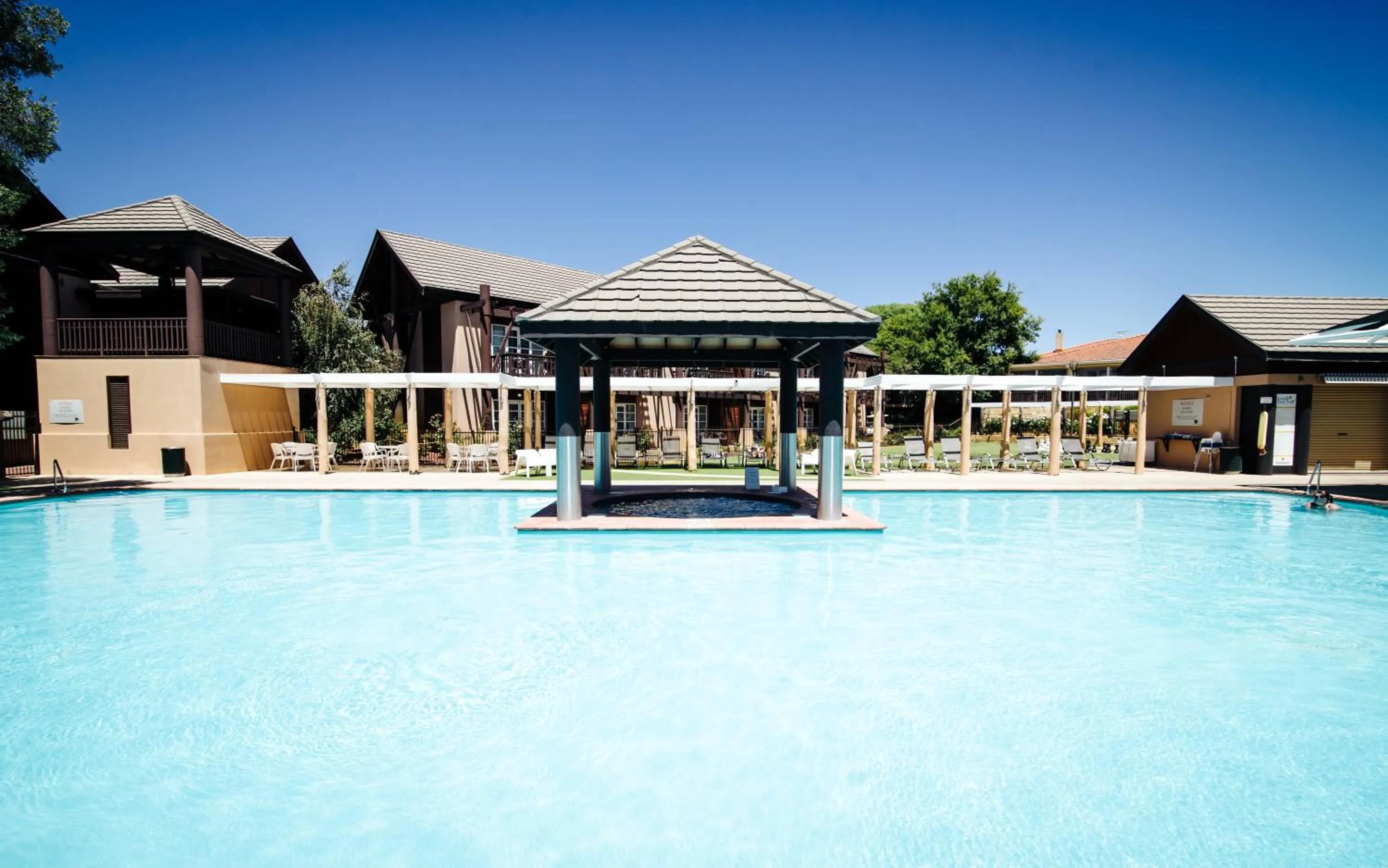 Swimming pool in Novotel Vines Resort Swan Valley