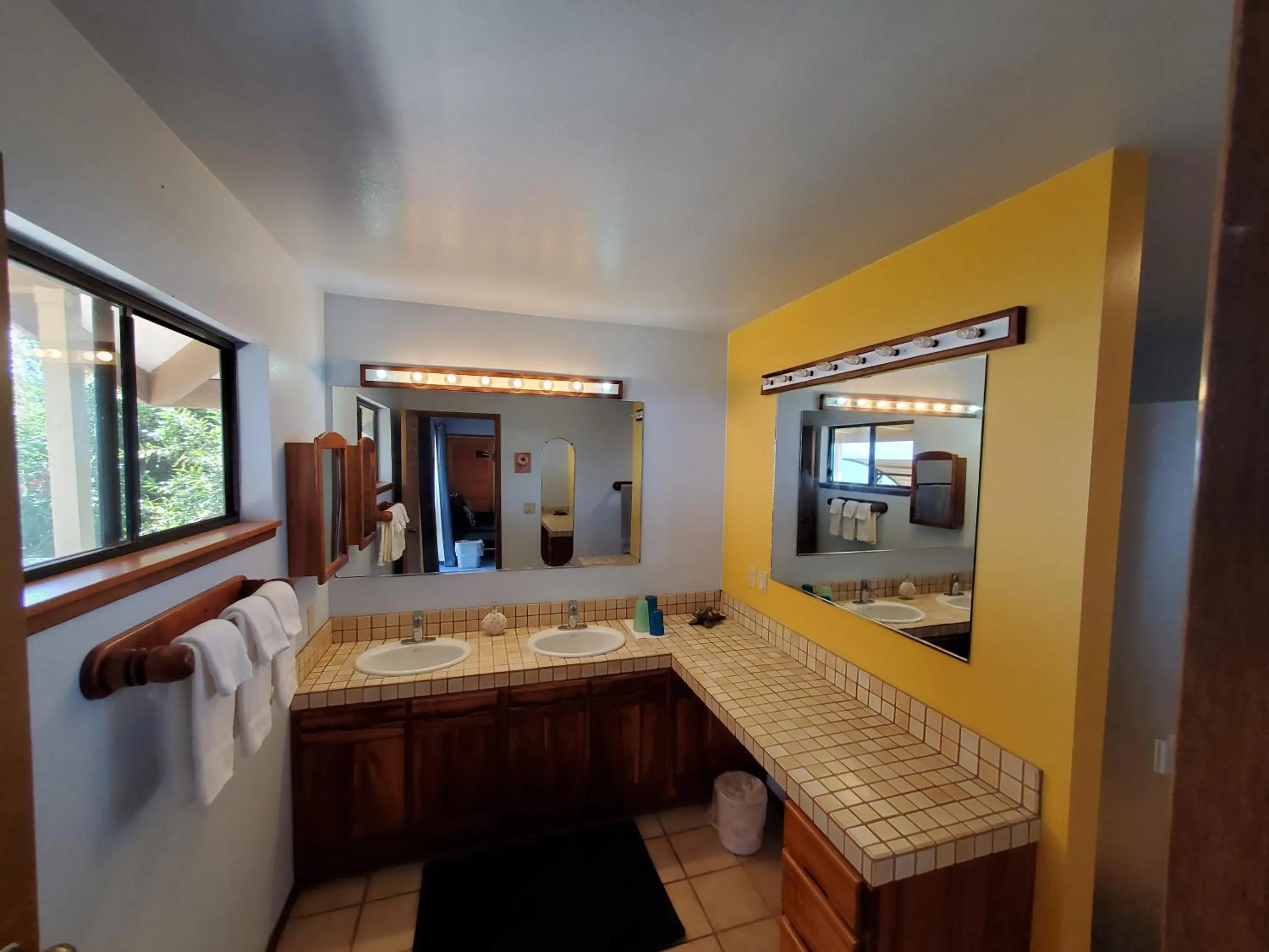 Bed in A Beautiful Edge of the World Bed & Breakfast