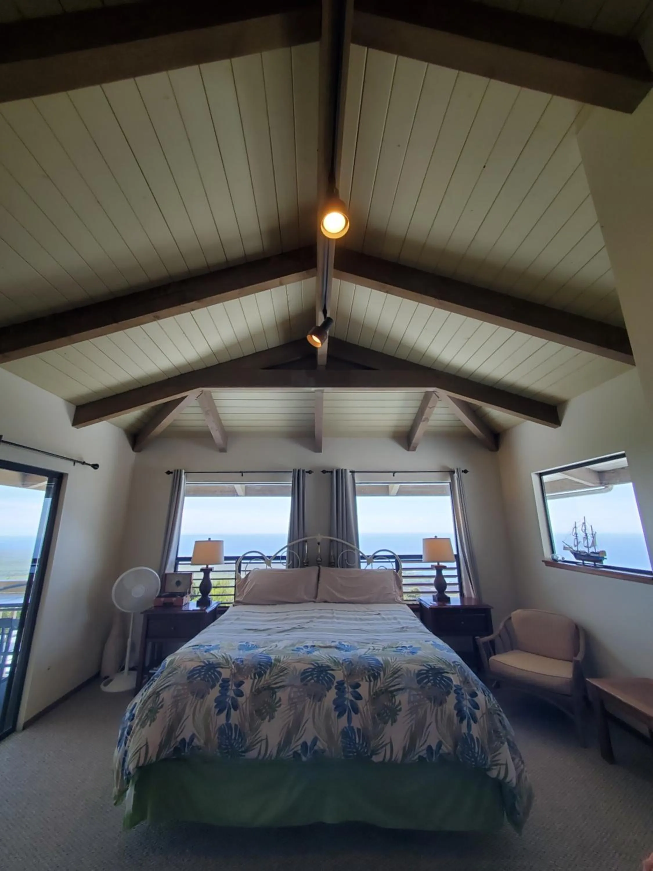 Bed in A Beautiful Edge of the World Bed & Breakfast