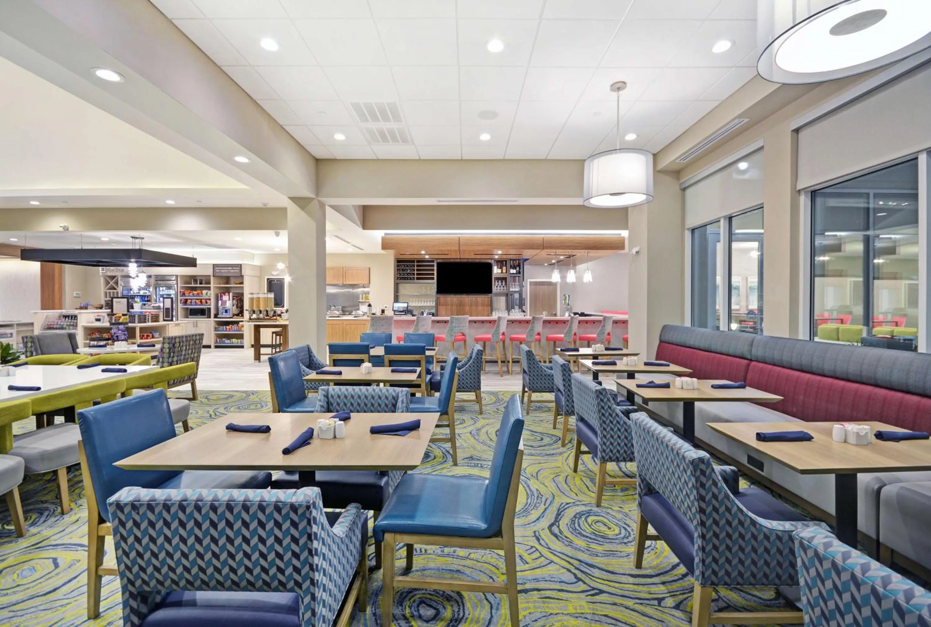 Dining area in Hilton Garden Inn Houston Hobby Airport