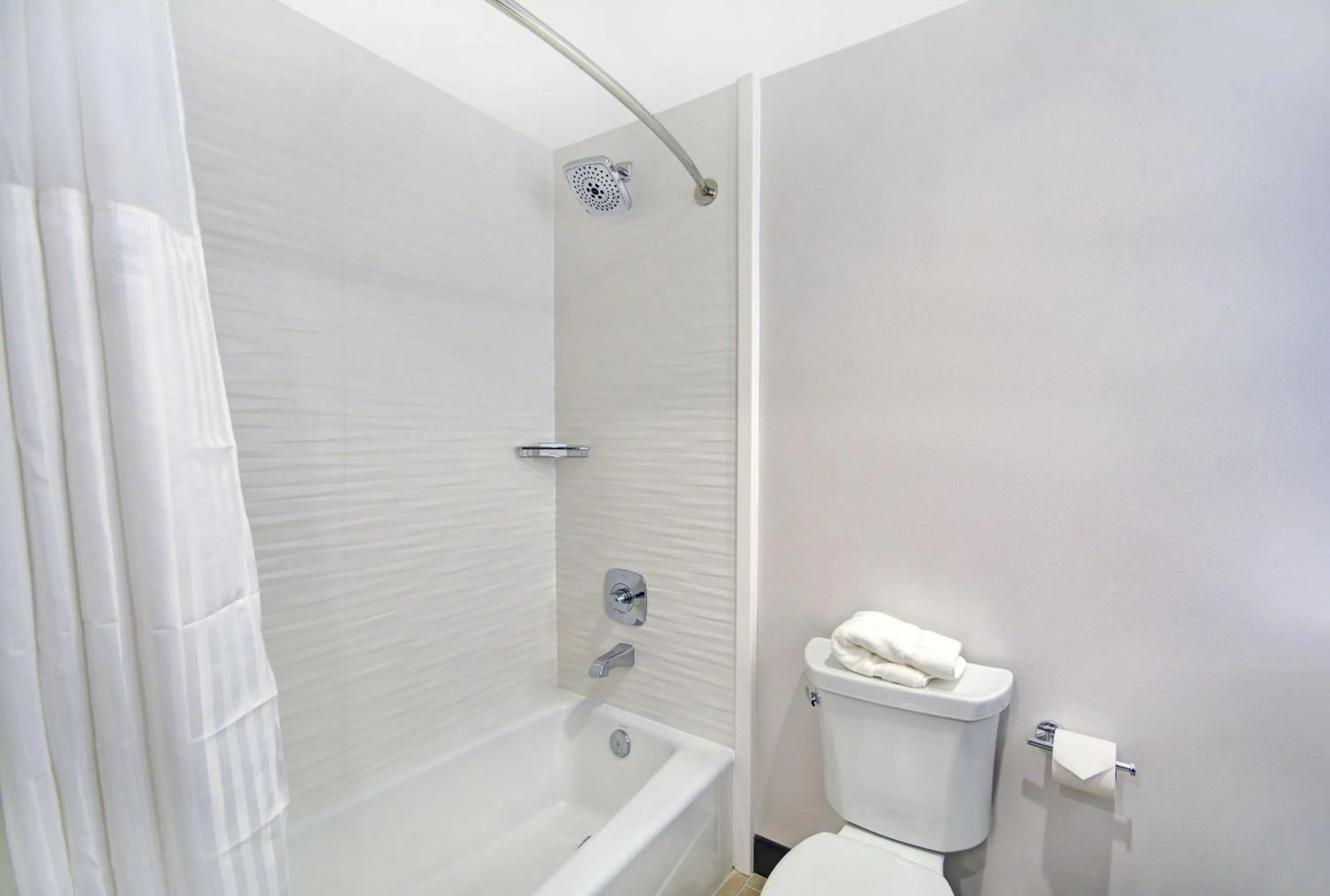 Bathroom in Hilton Garden Inn Houston Hobby Airport