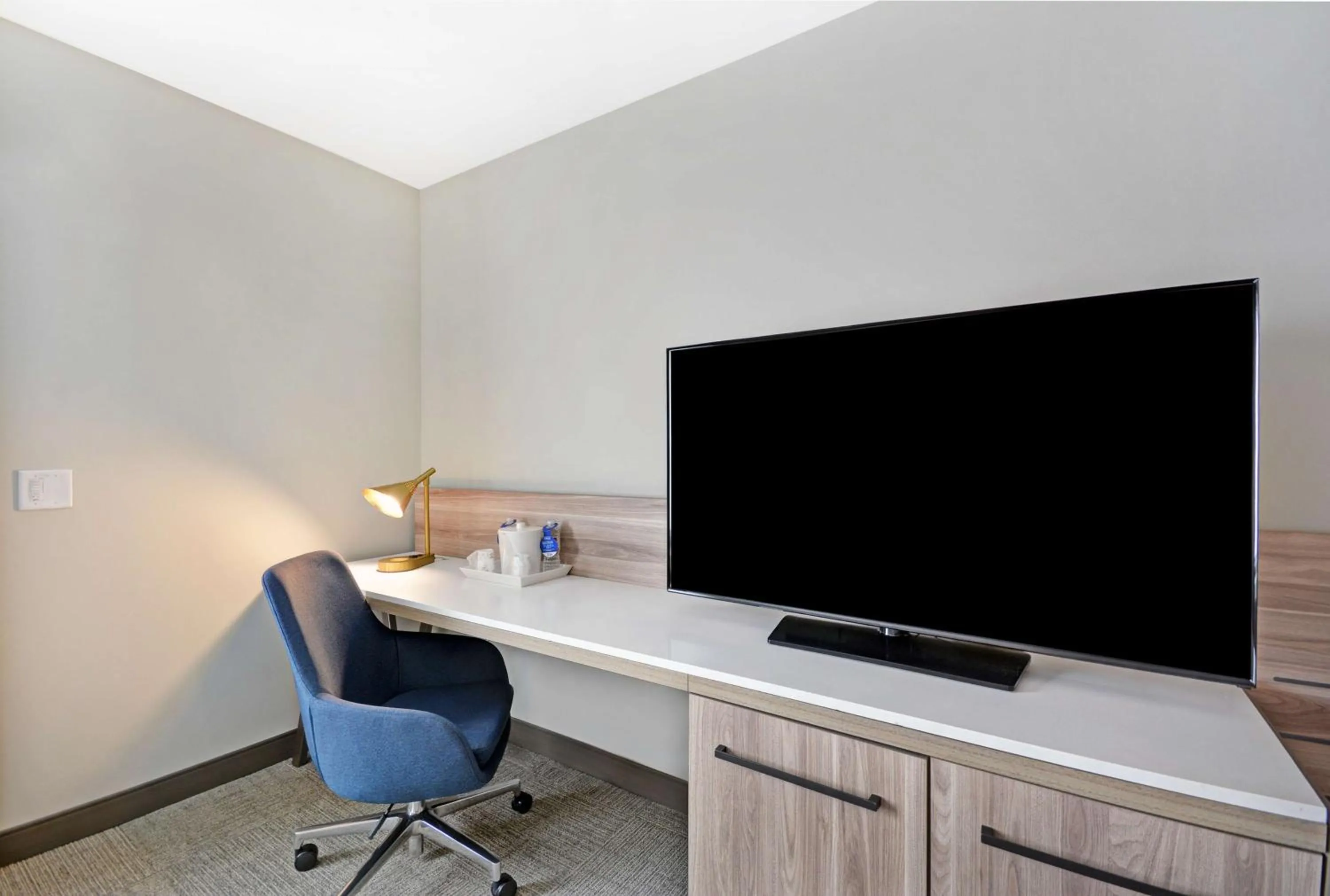 Bedroom in Hilton Garden Inn Houston Hobby Airport