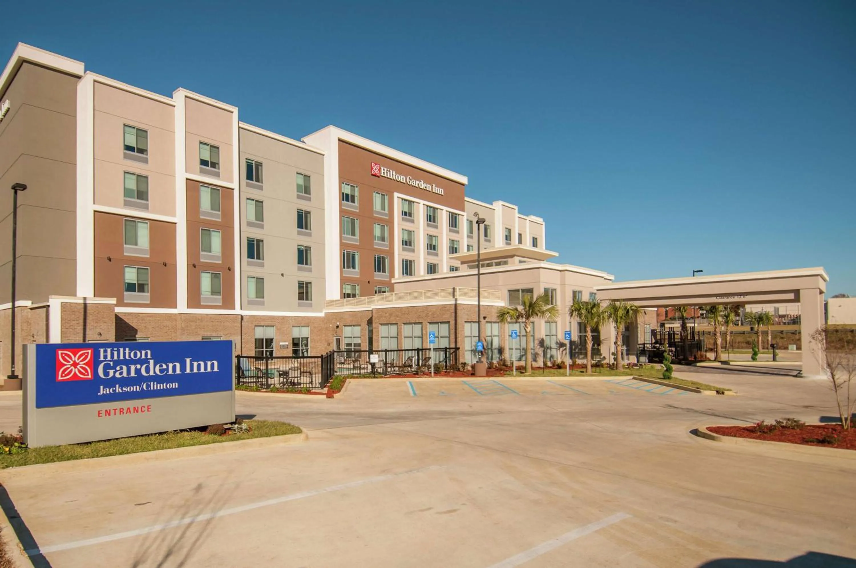 Property building in Hilton Garden Inn Jackson/Clinton