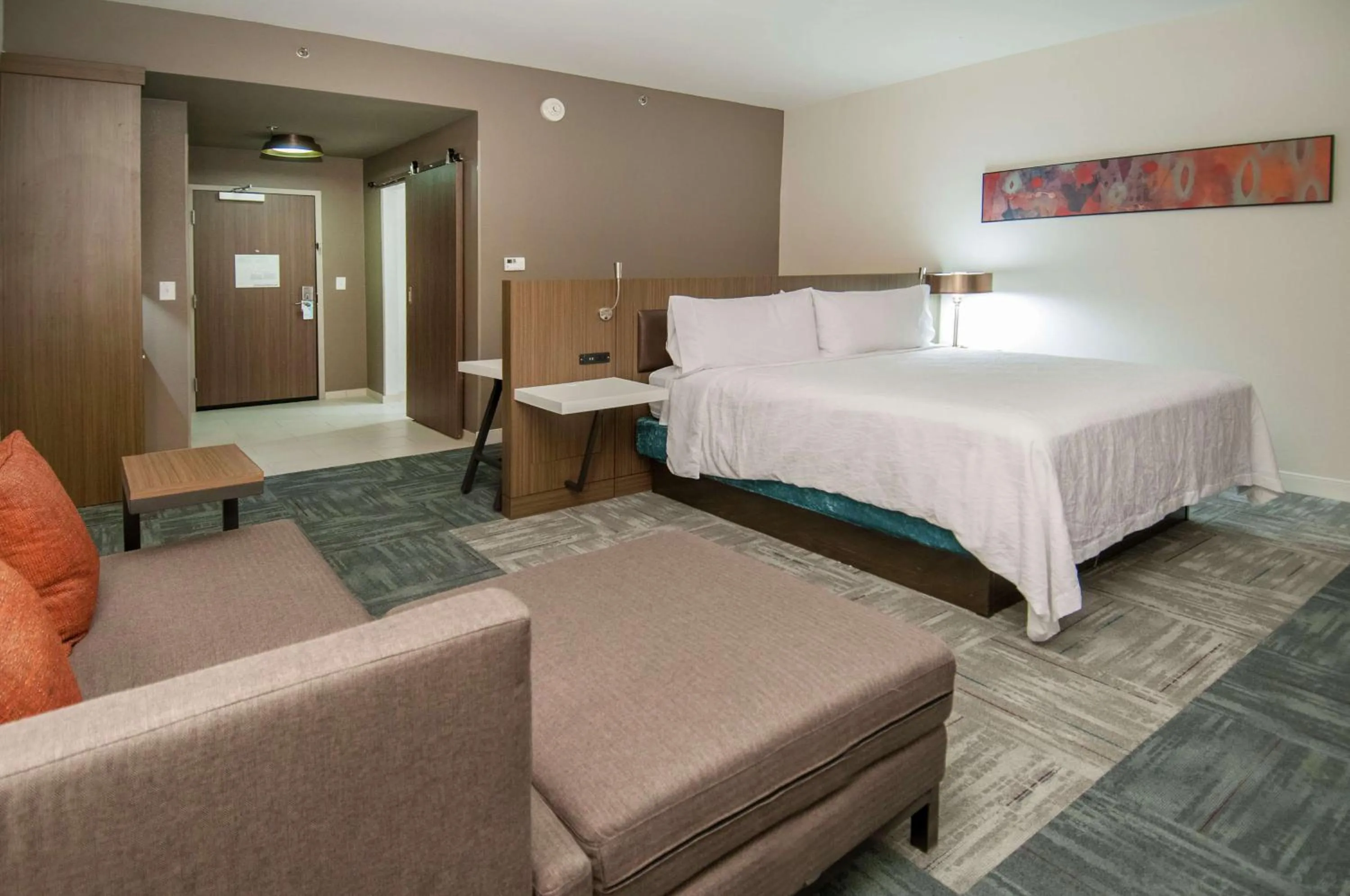 Bedroom, Bed in Hilton Garden Inn Jackson/Clinton