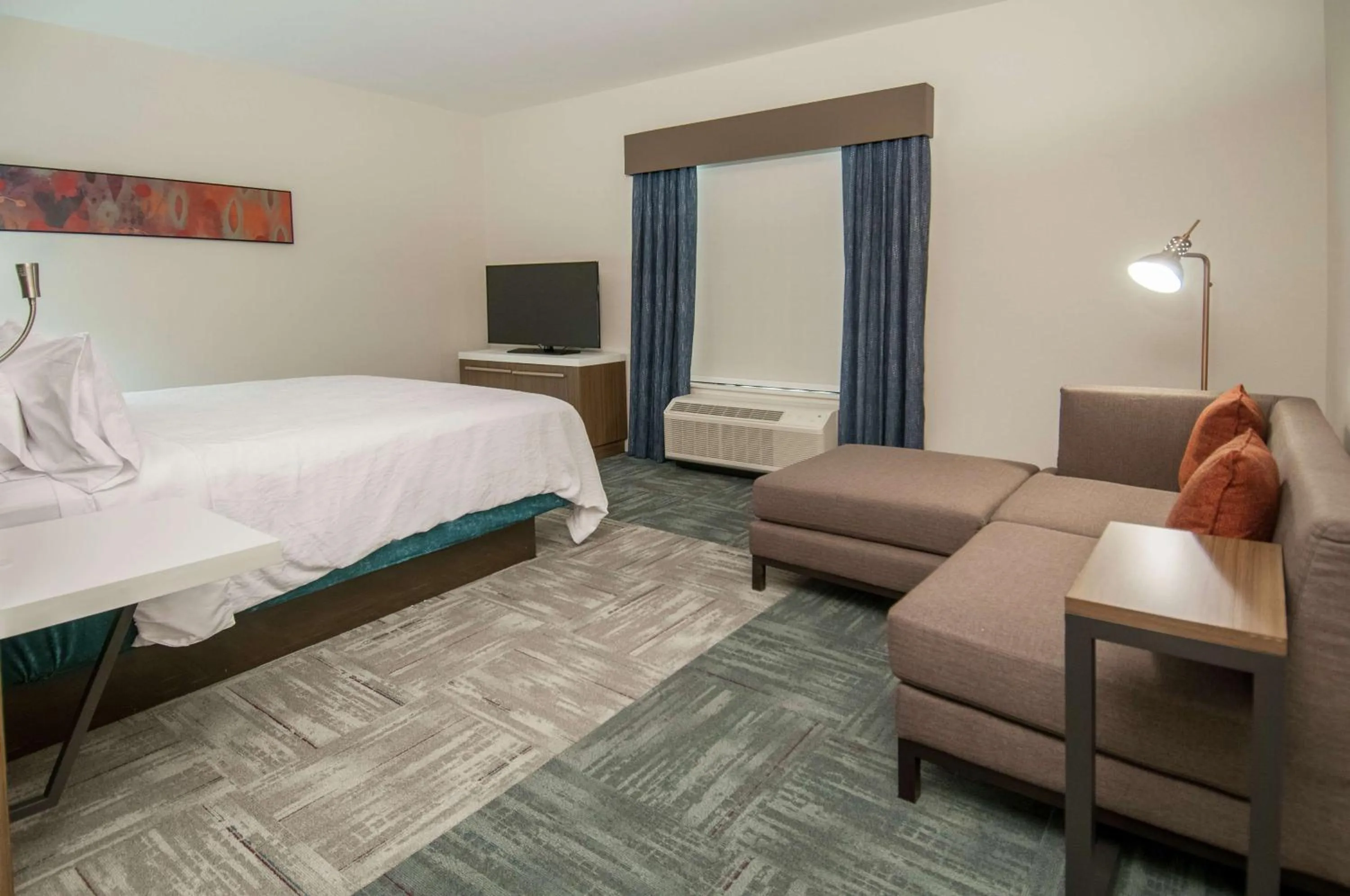 Bedroom, Bed in Hilton Garden Inn Jackson/Clinton