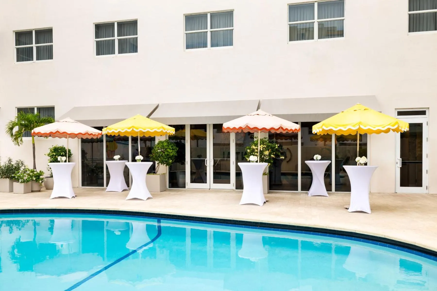 Swimming pool in Hotel Continental Miami Beach, Tapestry Collection by Hilton