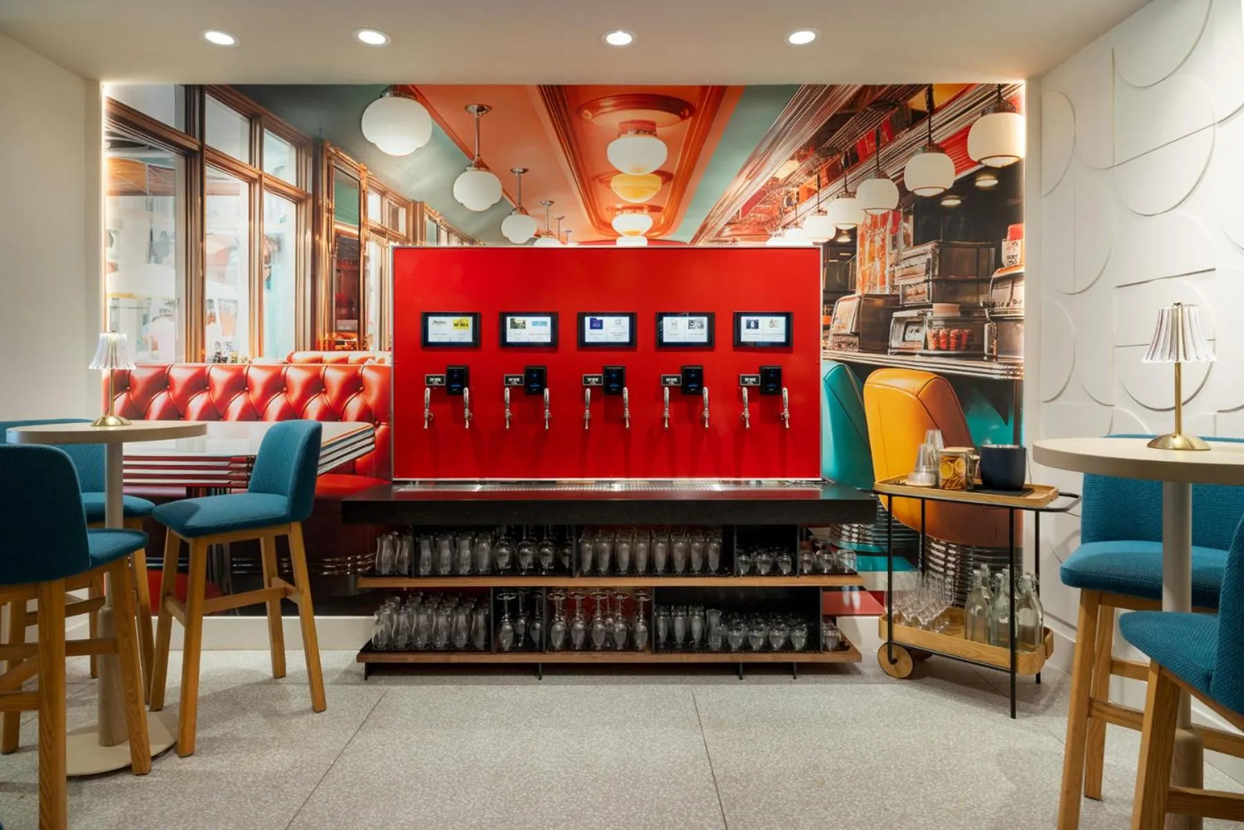 Lounge or bar in Hotel Continental Miami Beach, Tapestry Collection by Hilton