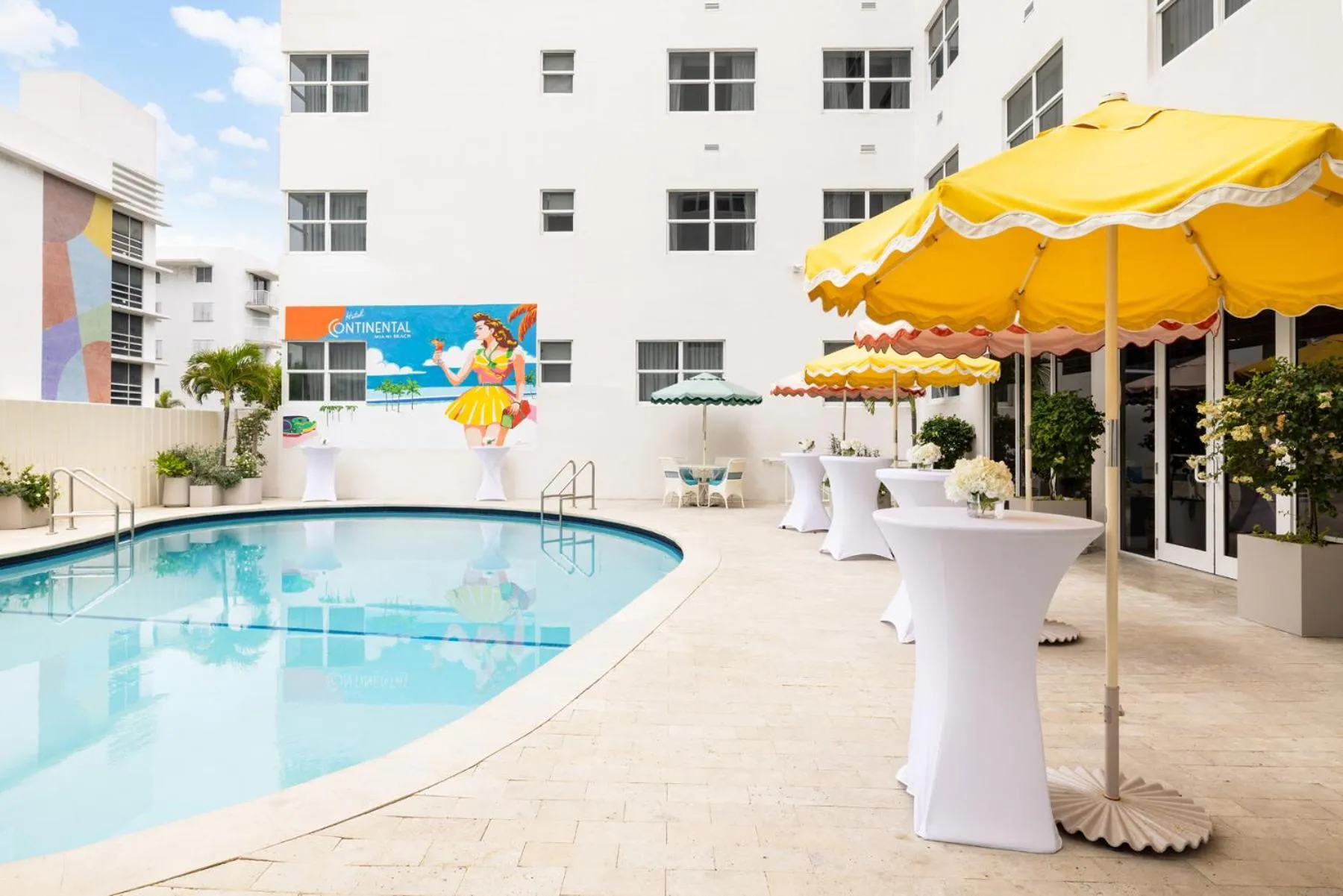 Swimming pool in Hotel Continental Miami Beach, Tapestry Collection by Hilton