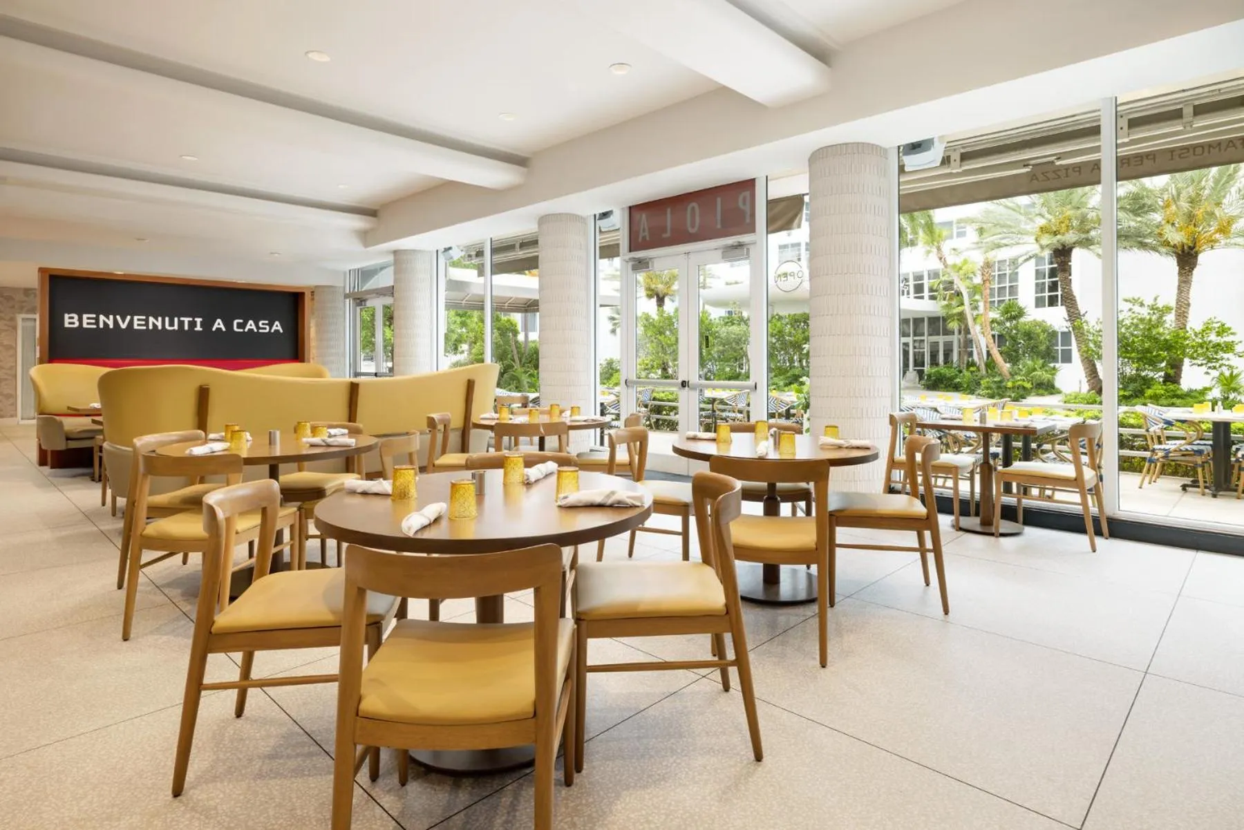 Restaurant/places to eat in Hotel Continental Miami Beach, Tapestry Collection by Hilton