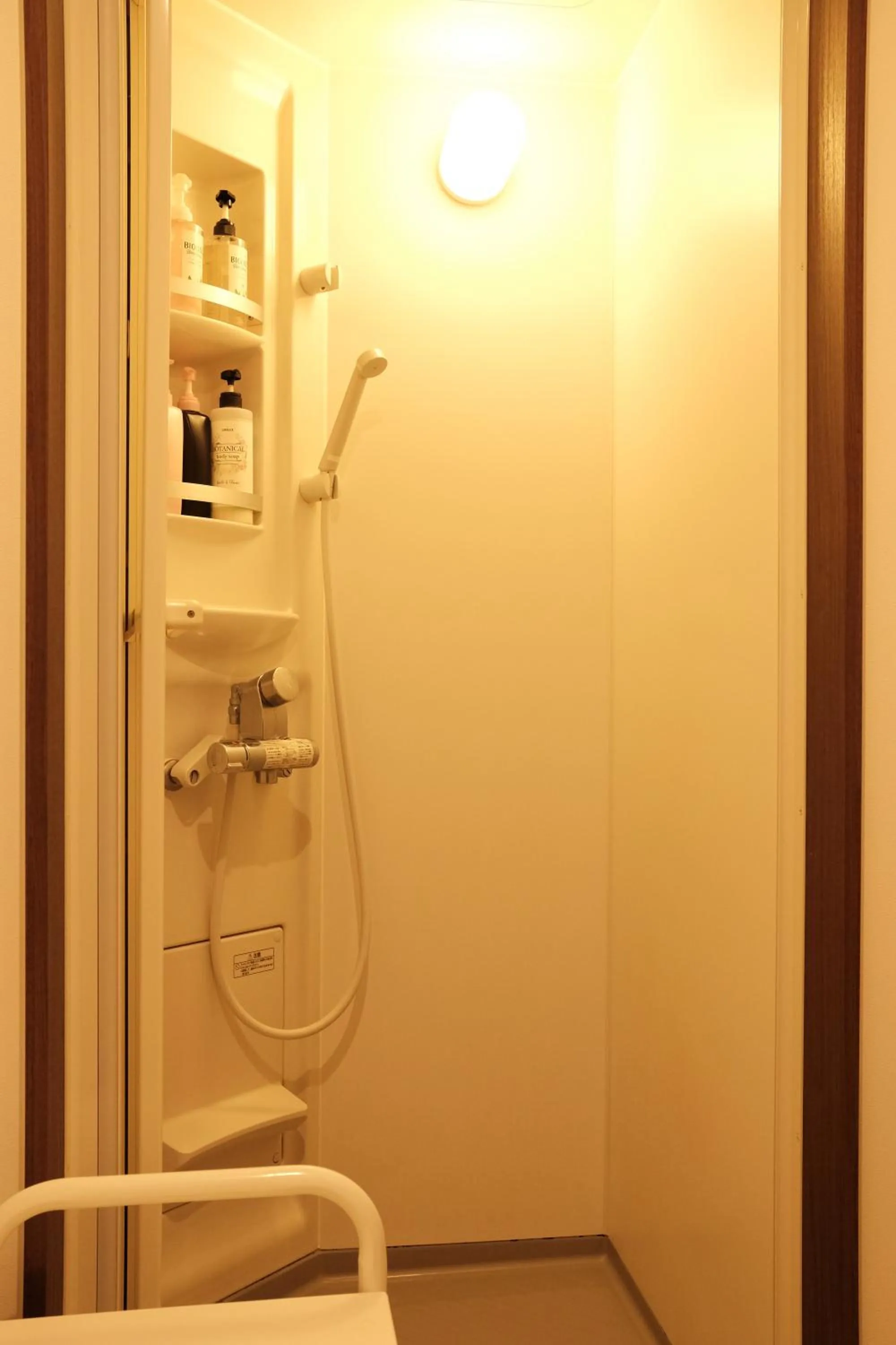 Shower in Hotel Mikado