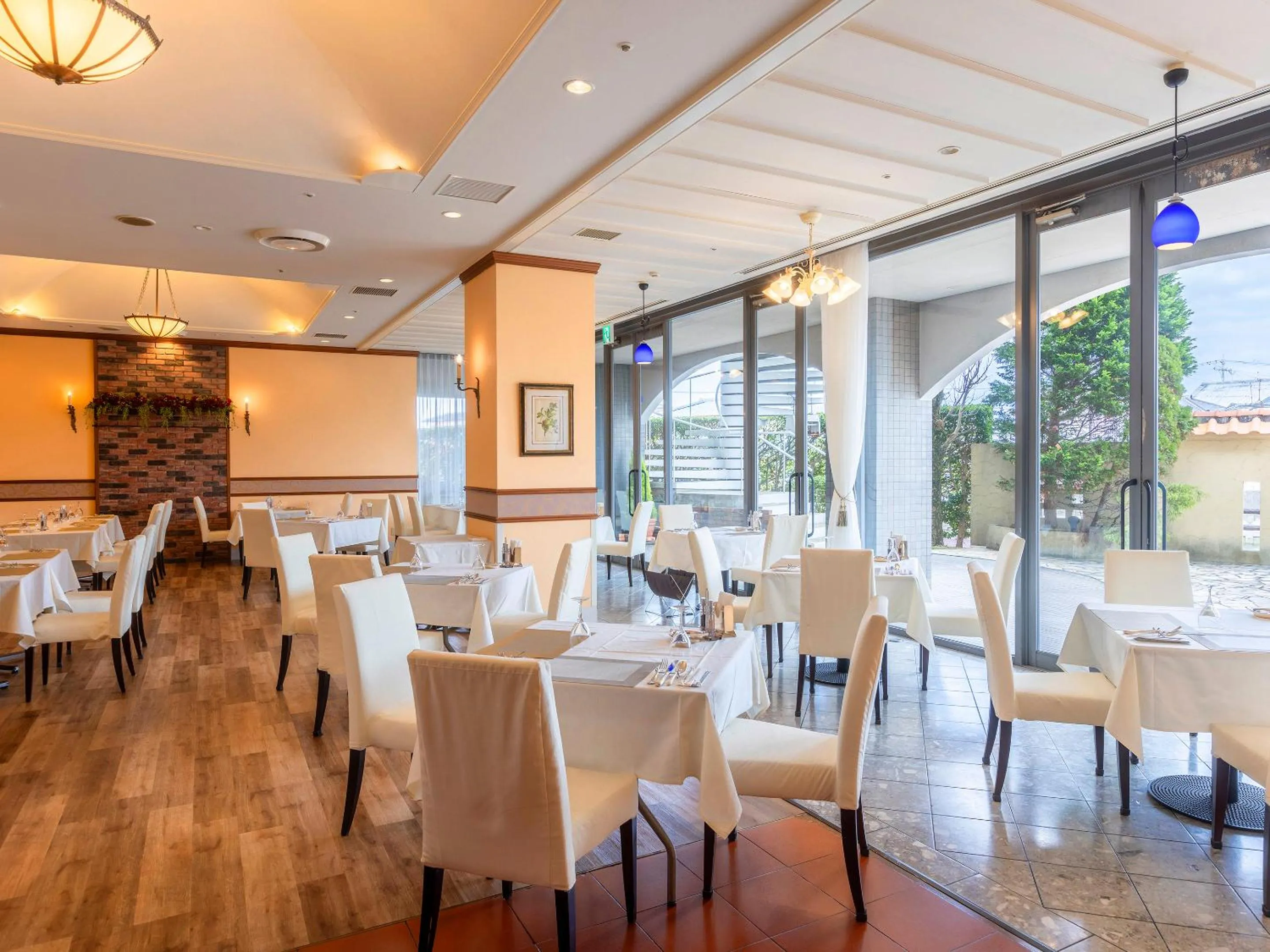 Restaurant/places to eat in Nagasaki International Hotel