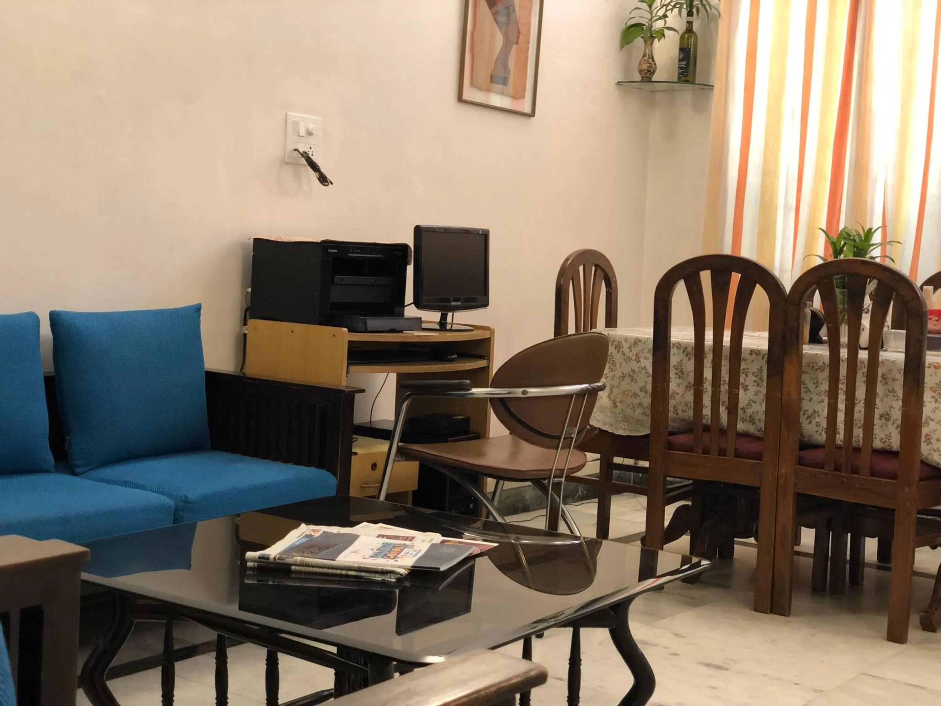 Communal lounge/ TV room in Sailors Home - C6, Vasant Kunj