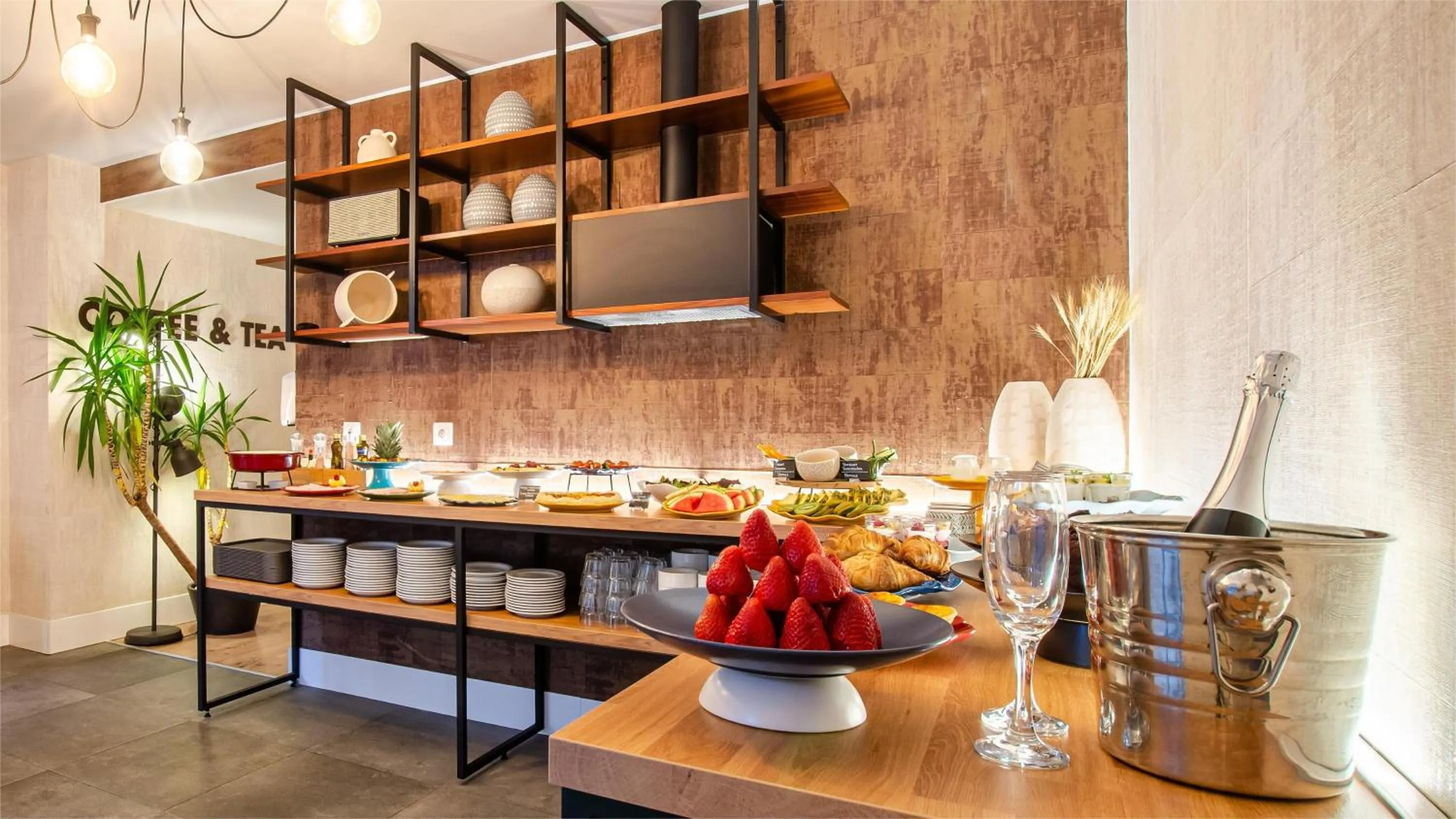 Food and drinks in LX51 Studios & Suites by APT IIN - Lisbon Center