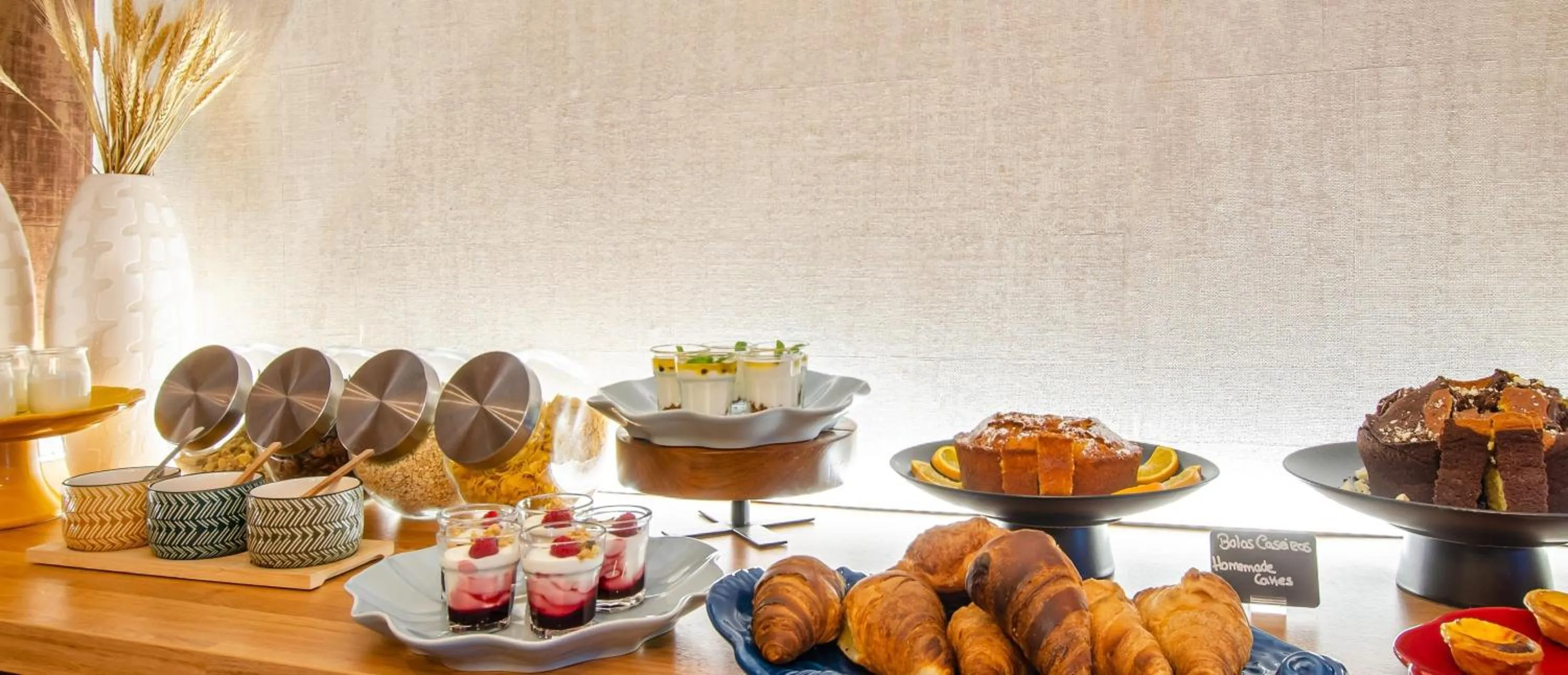Breakfast in LX51 Studios & Suites by APT IIN - Lisbon Center