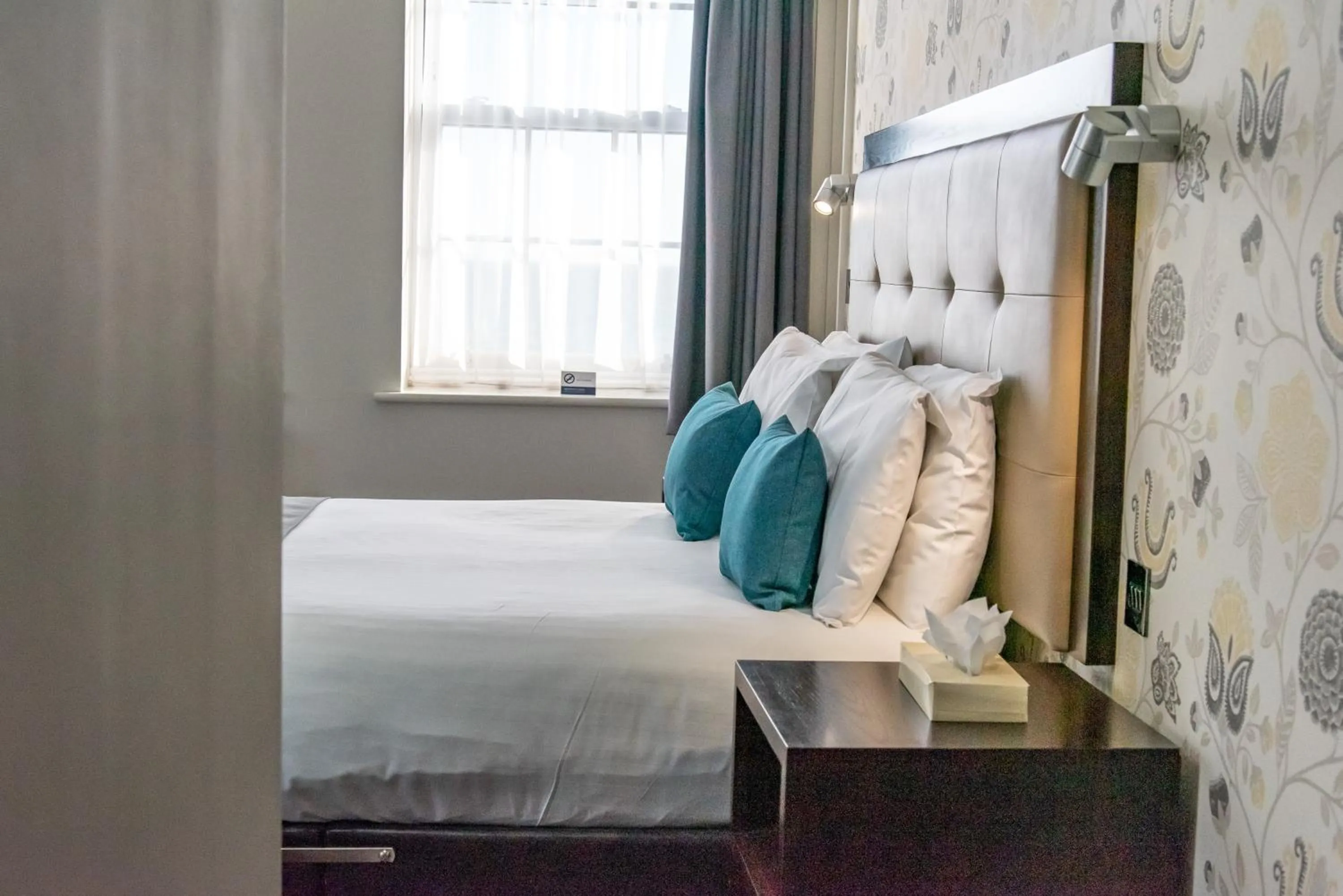 Bed in Kingscliff Hotel Holland on Sea