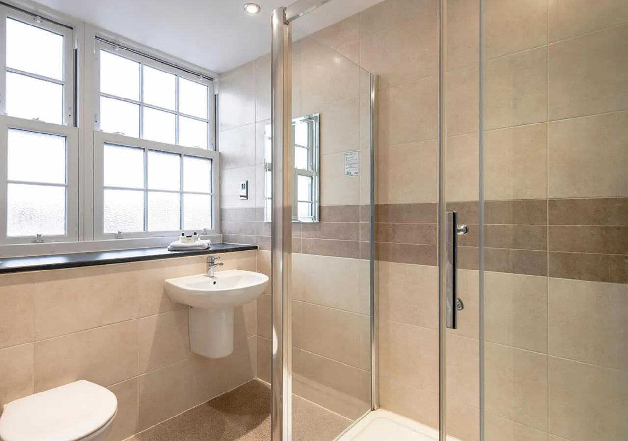 Shower in Kingscliff Hotel Holland on Sea