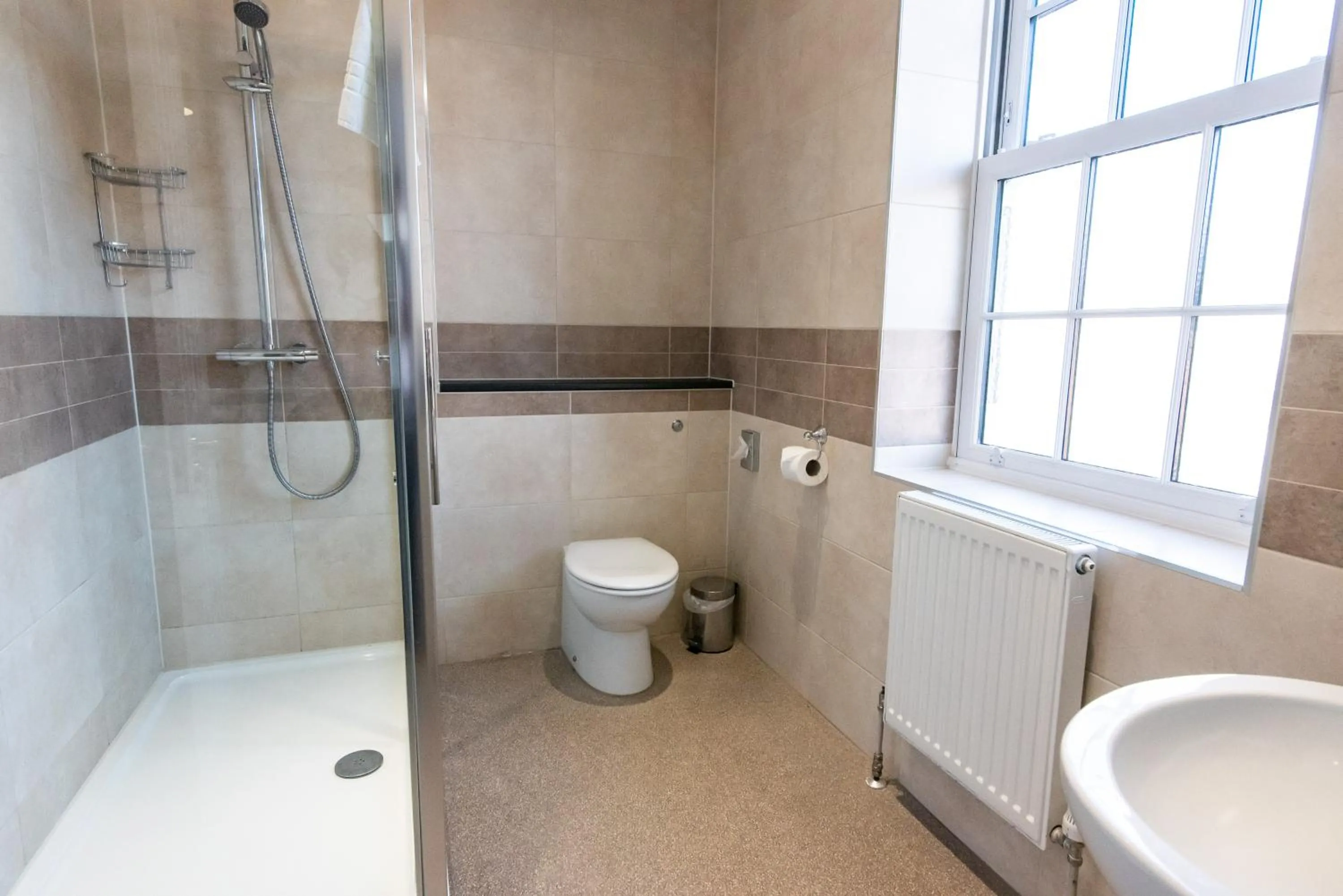 Shower in Kingscliff Hotel Holland on Sea