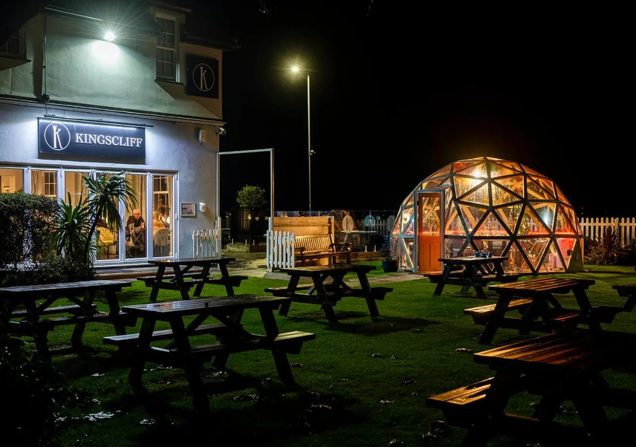 Property building in Kingscliff Hotel Holland on Sea