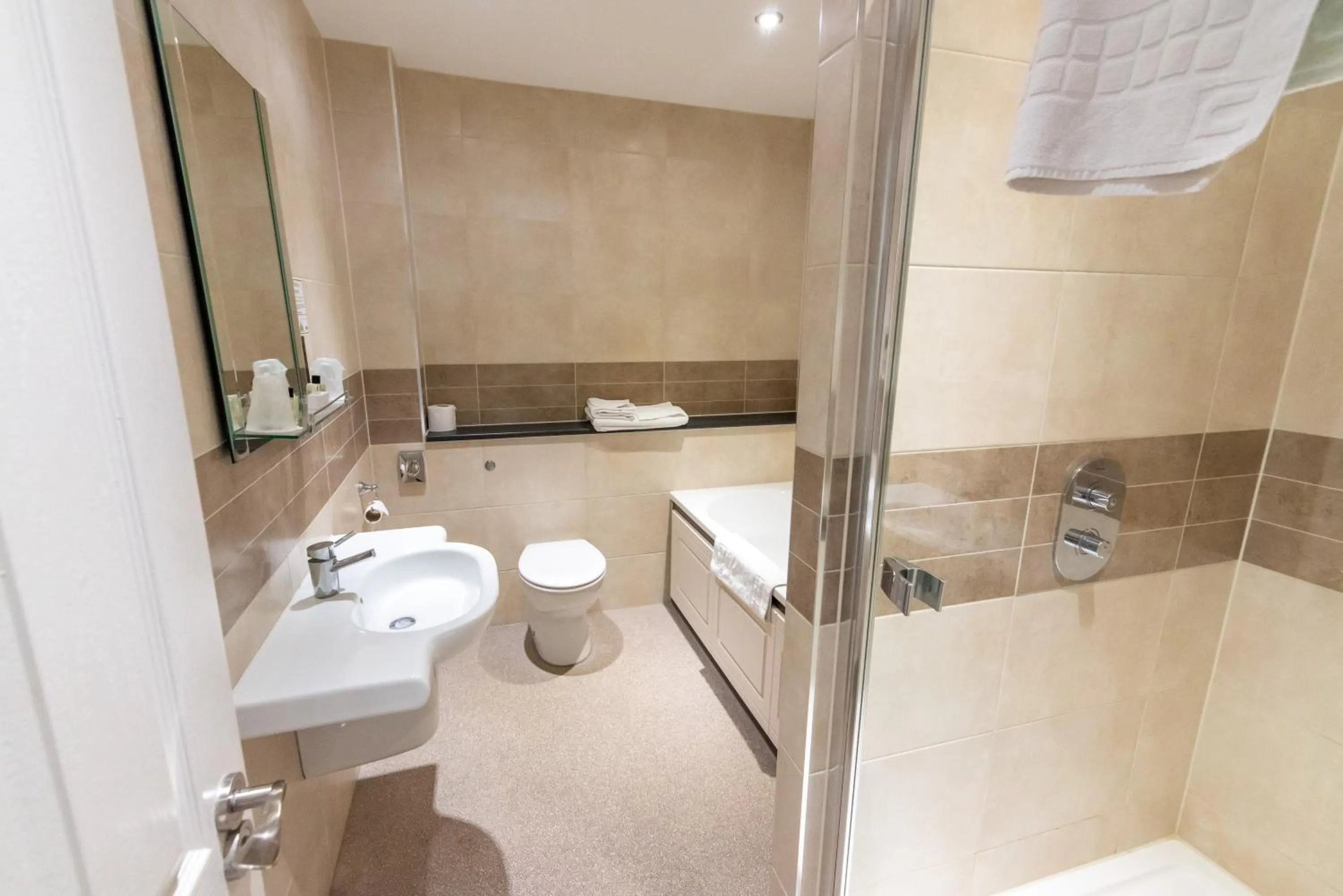 Bathroom in Kingscliff Hotel Holland on Sea