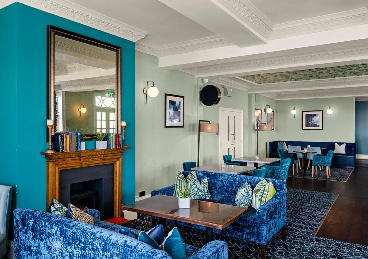 Lounge or bar in Kingscliff Hotel Holland on Sea