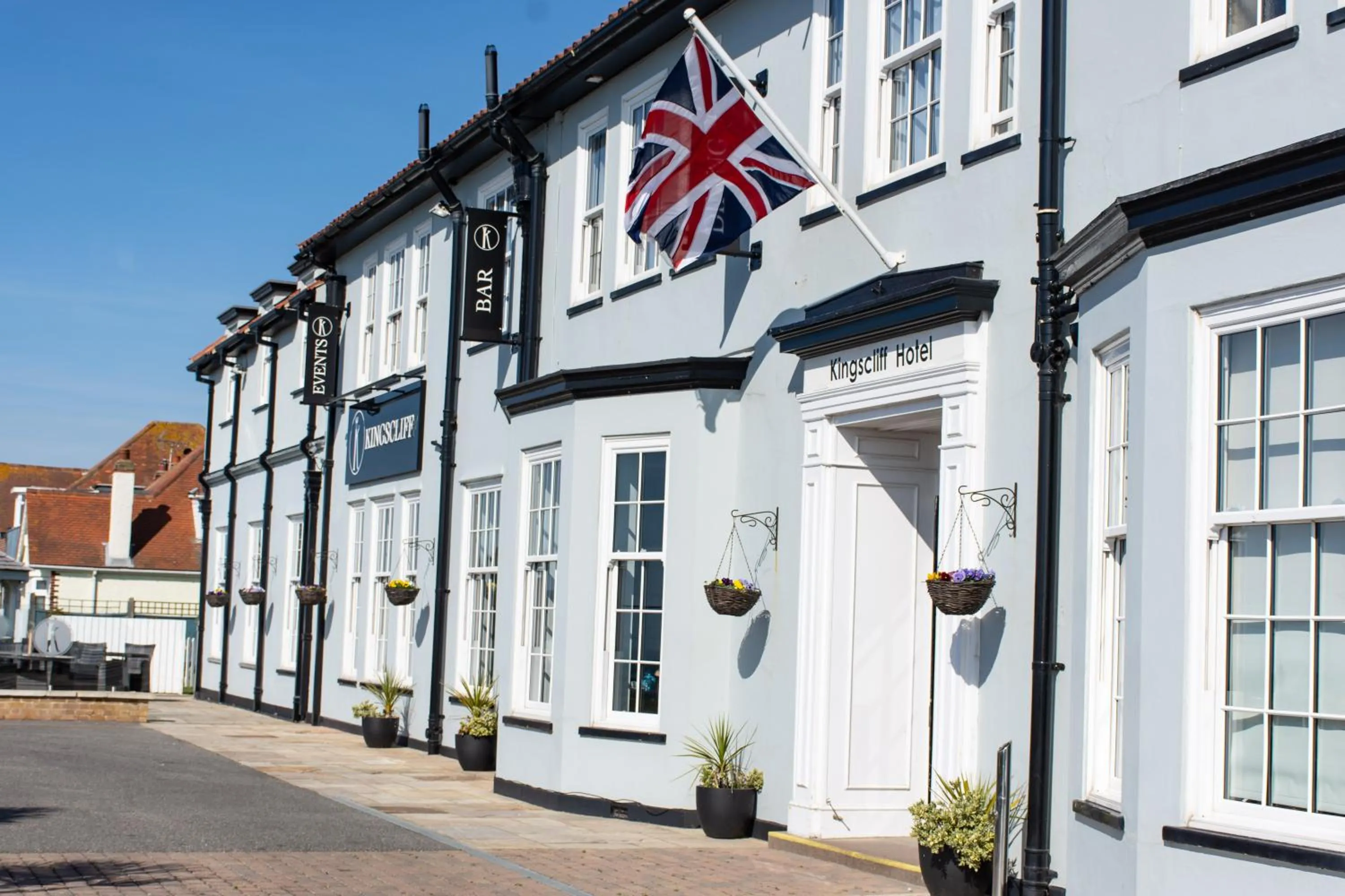 Property building in Kingscliff Hotel Holland on Sea