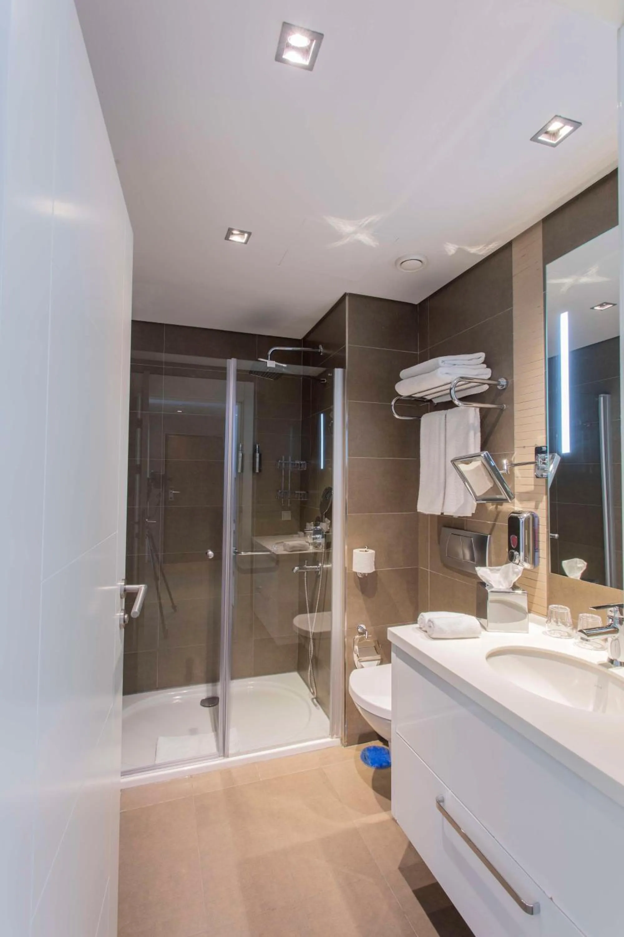 Shower in Radisson Residences Avrupa TEM Istanbul