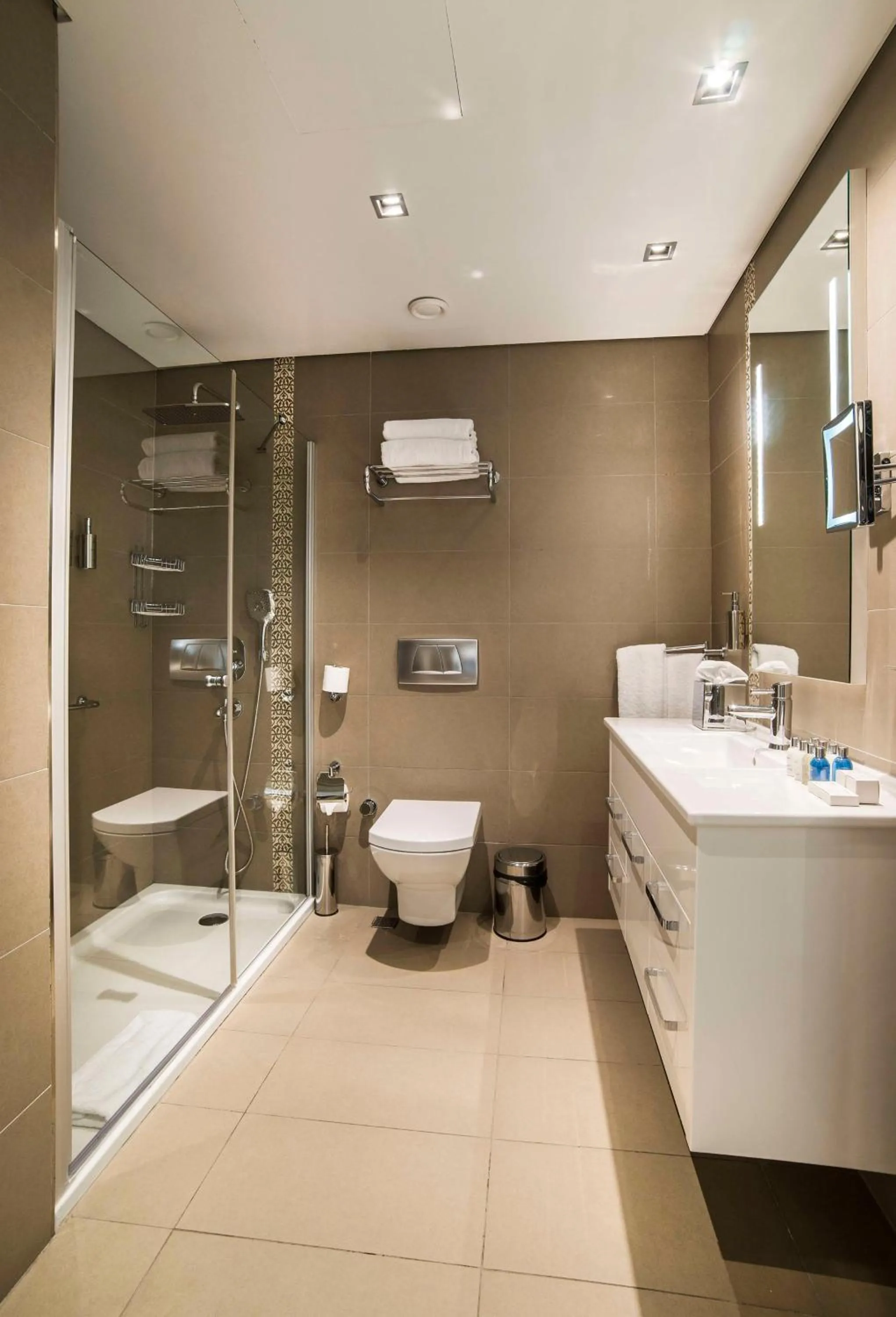 Shower in Radisson Residences Avrupa TEM Istanbul