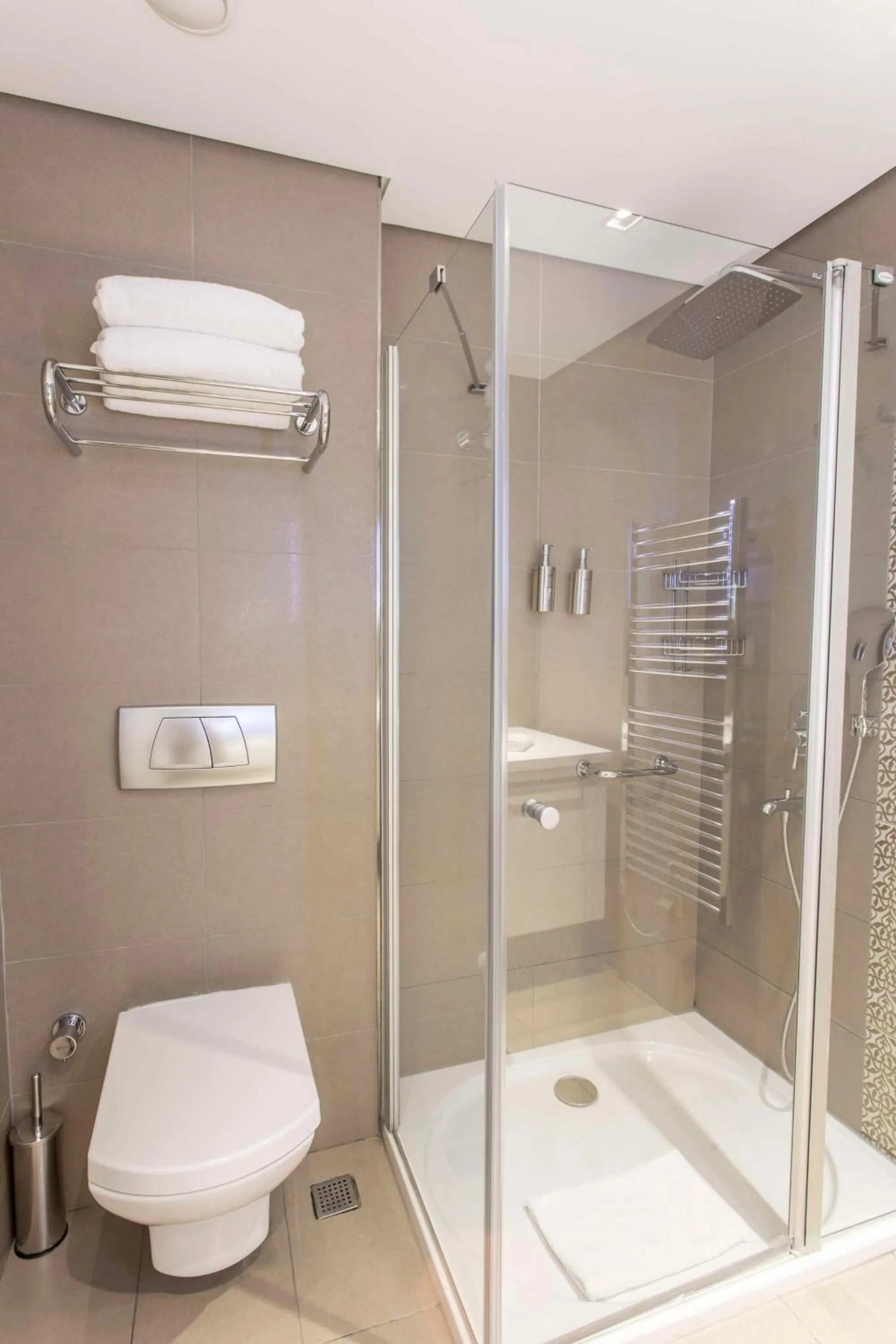 Shower in Radisson Residences Avrupa TEM Istanbul