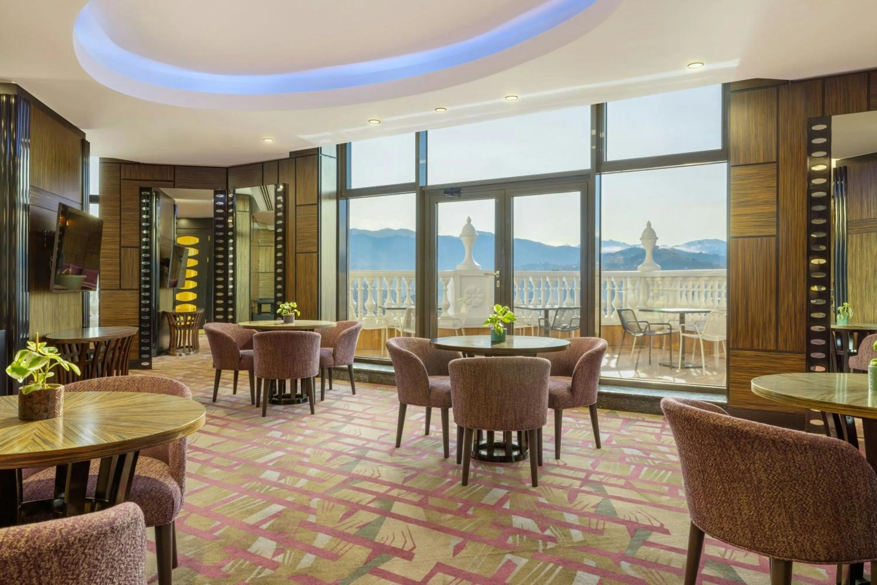 Lounge or bar in Sheraton Batumi Hotel