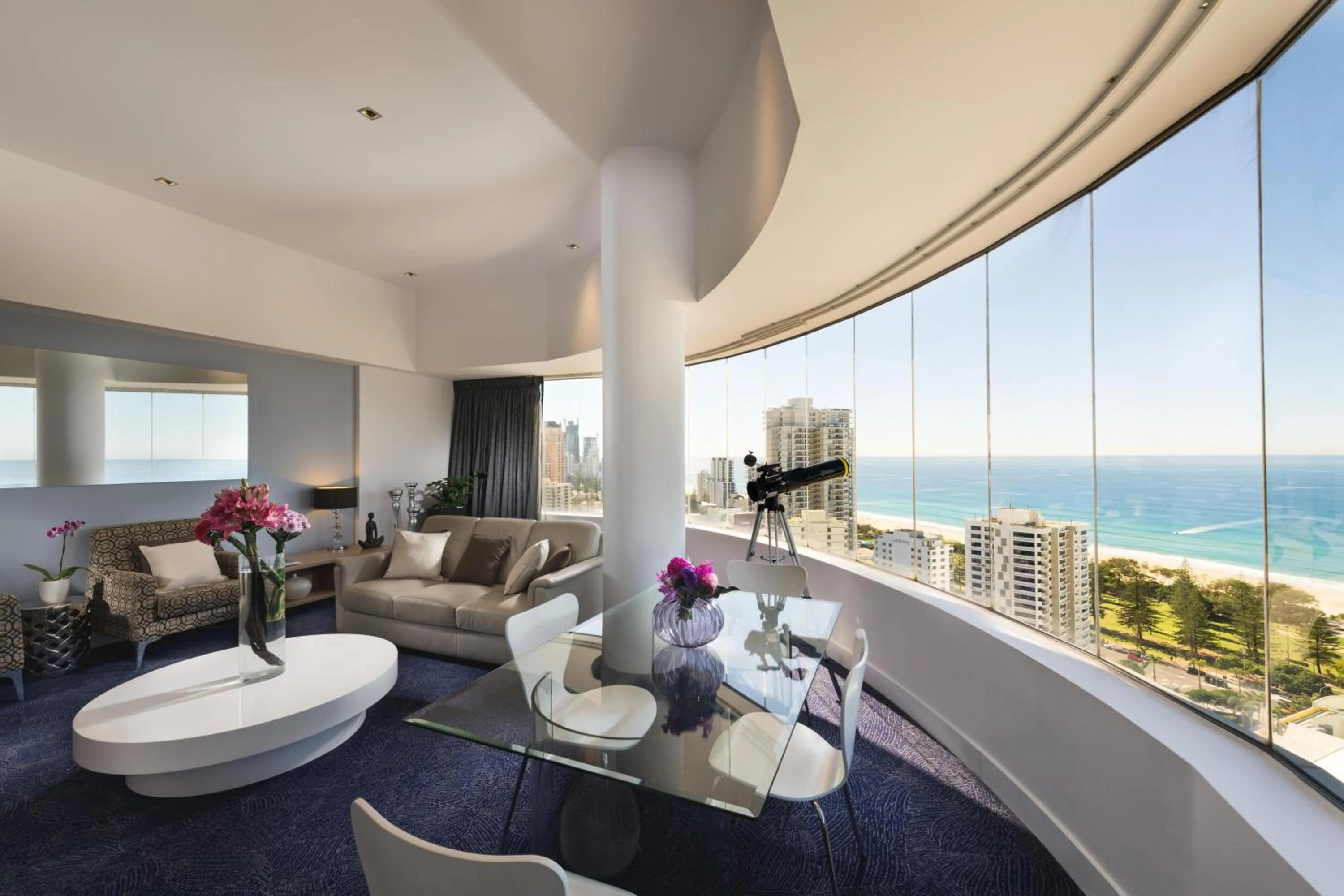 Communal lounge/ TV room in Sofitel Gold Coast Broadbeach