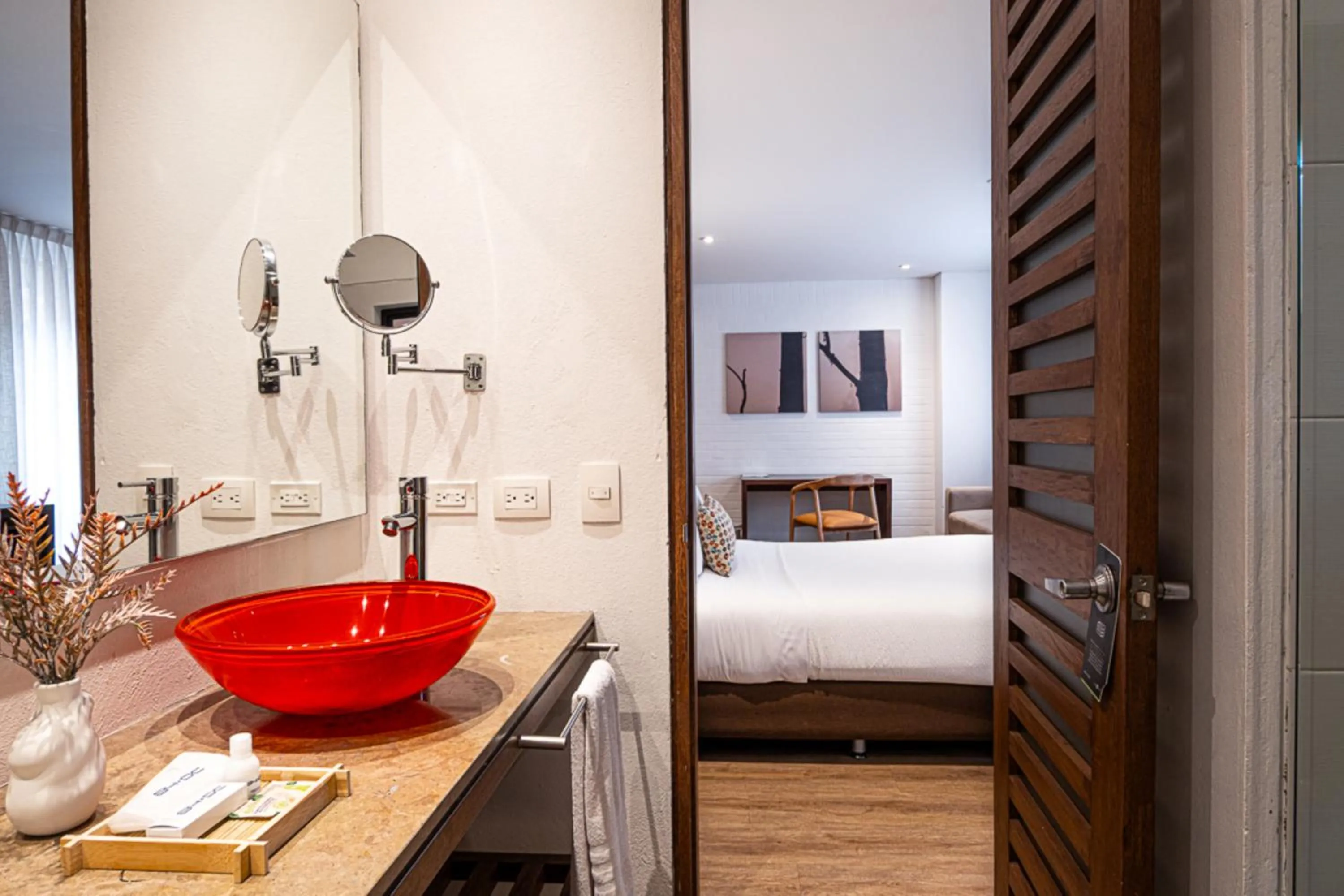 Bathroom, Bed in 84 DC Bogotá By OxoHotel