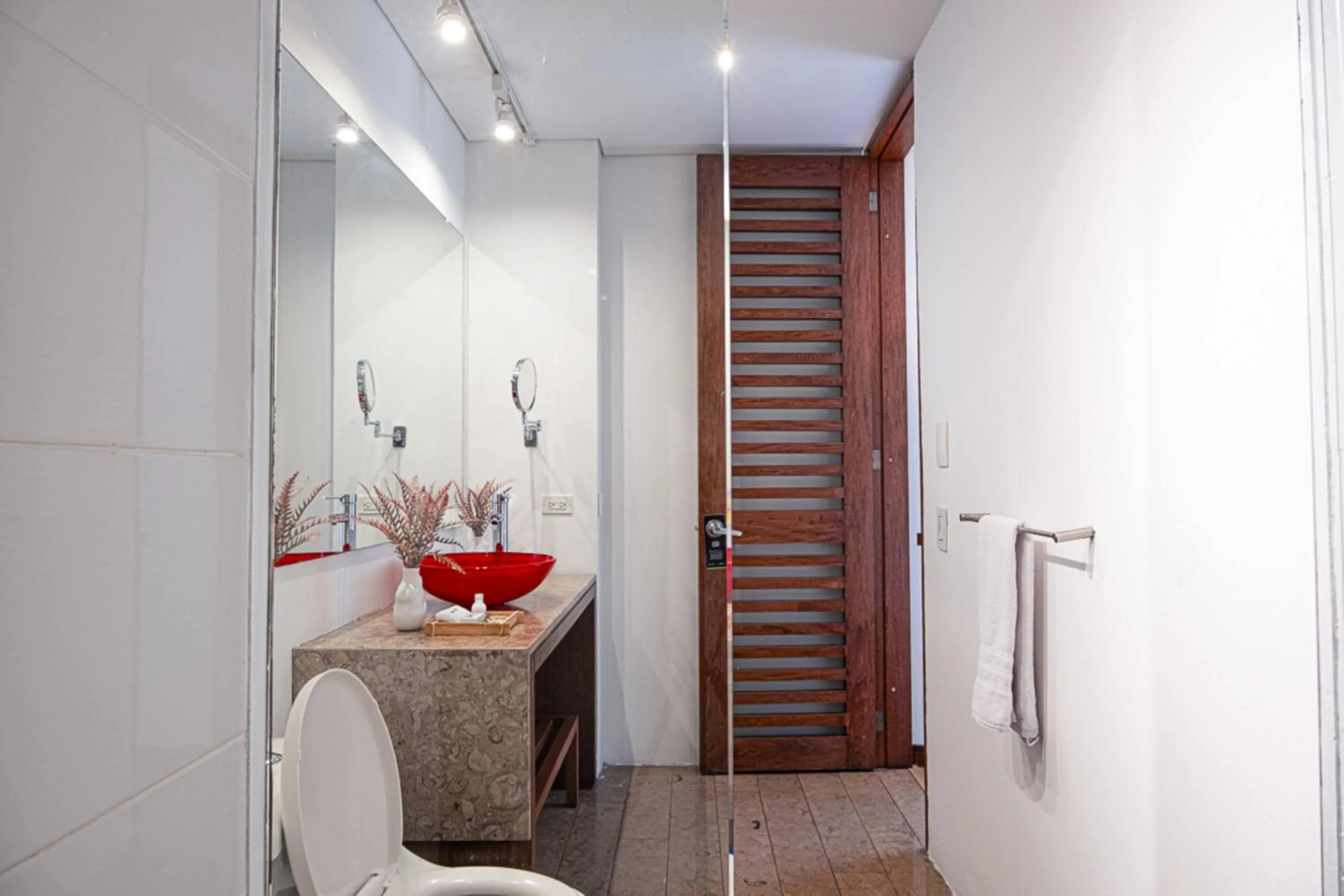 Bathroom in 84 DC Bogotá By OxoHotel