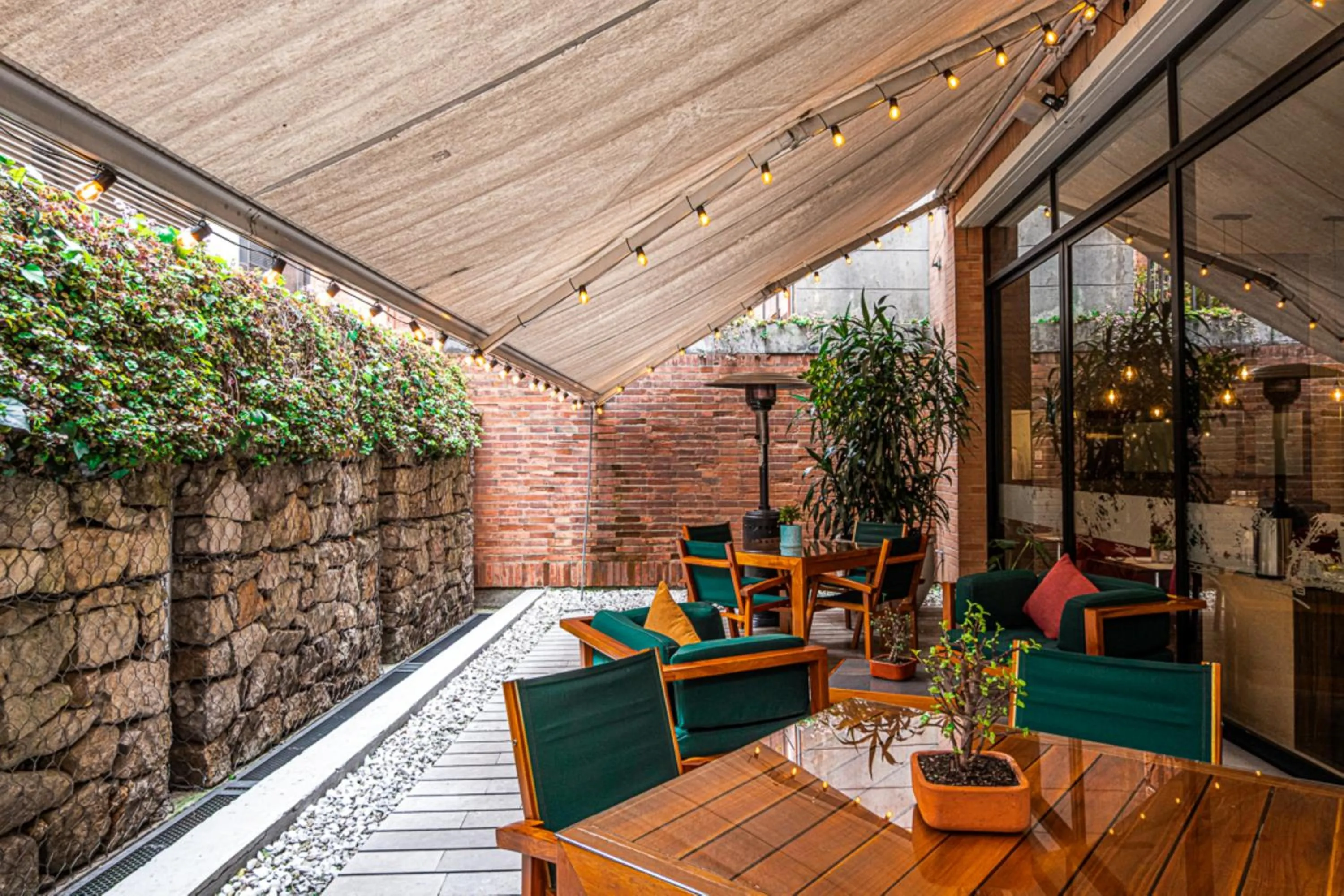Patio in 84 DC Bogotá By OxoHotel