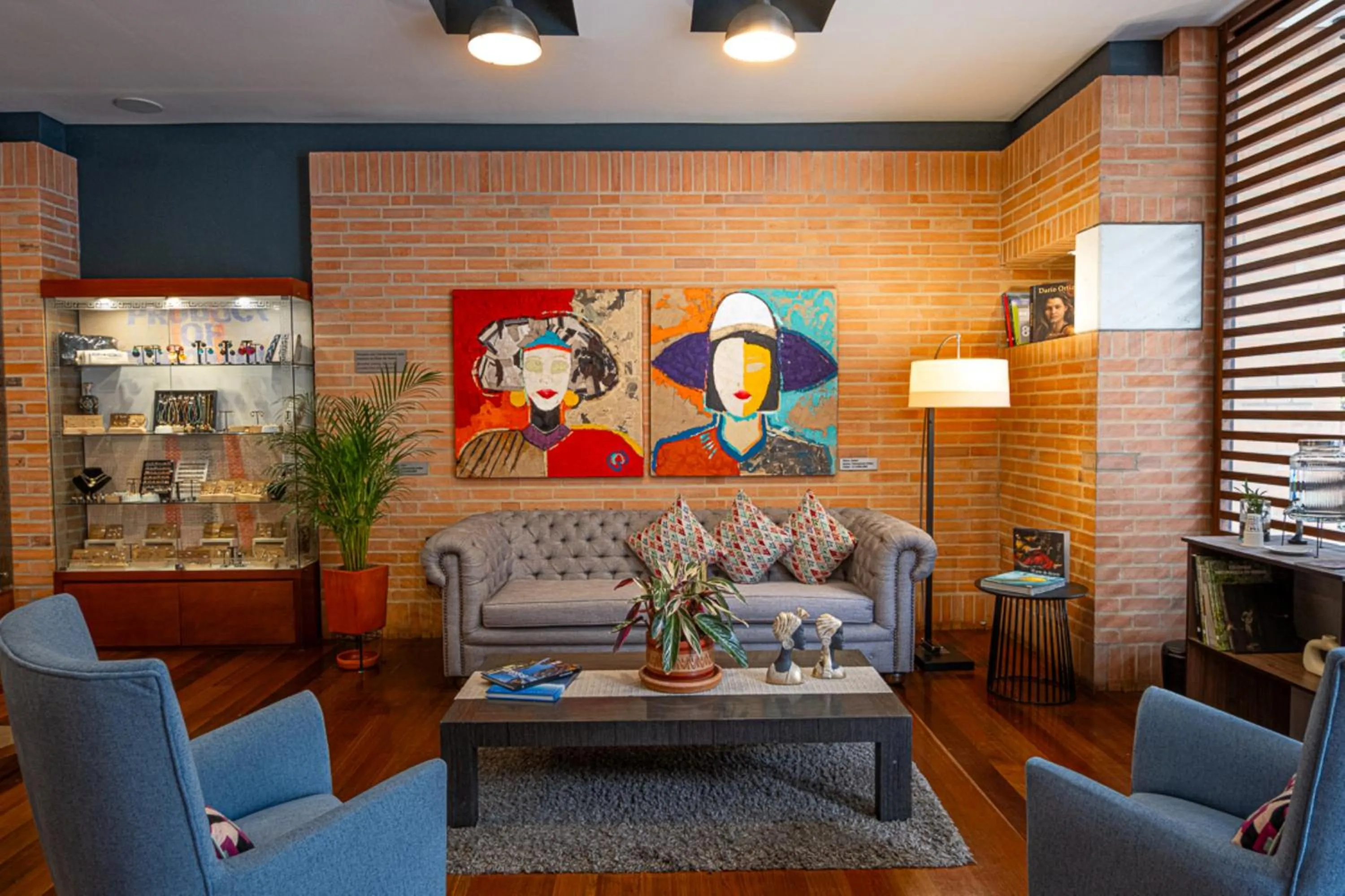 Lobby or reception in 84 DC Bogotá By OxoHotel