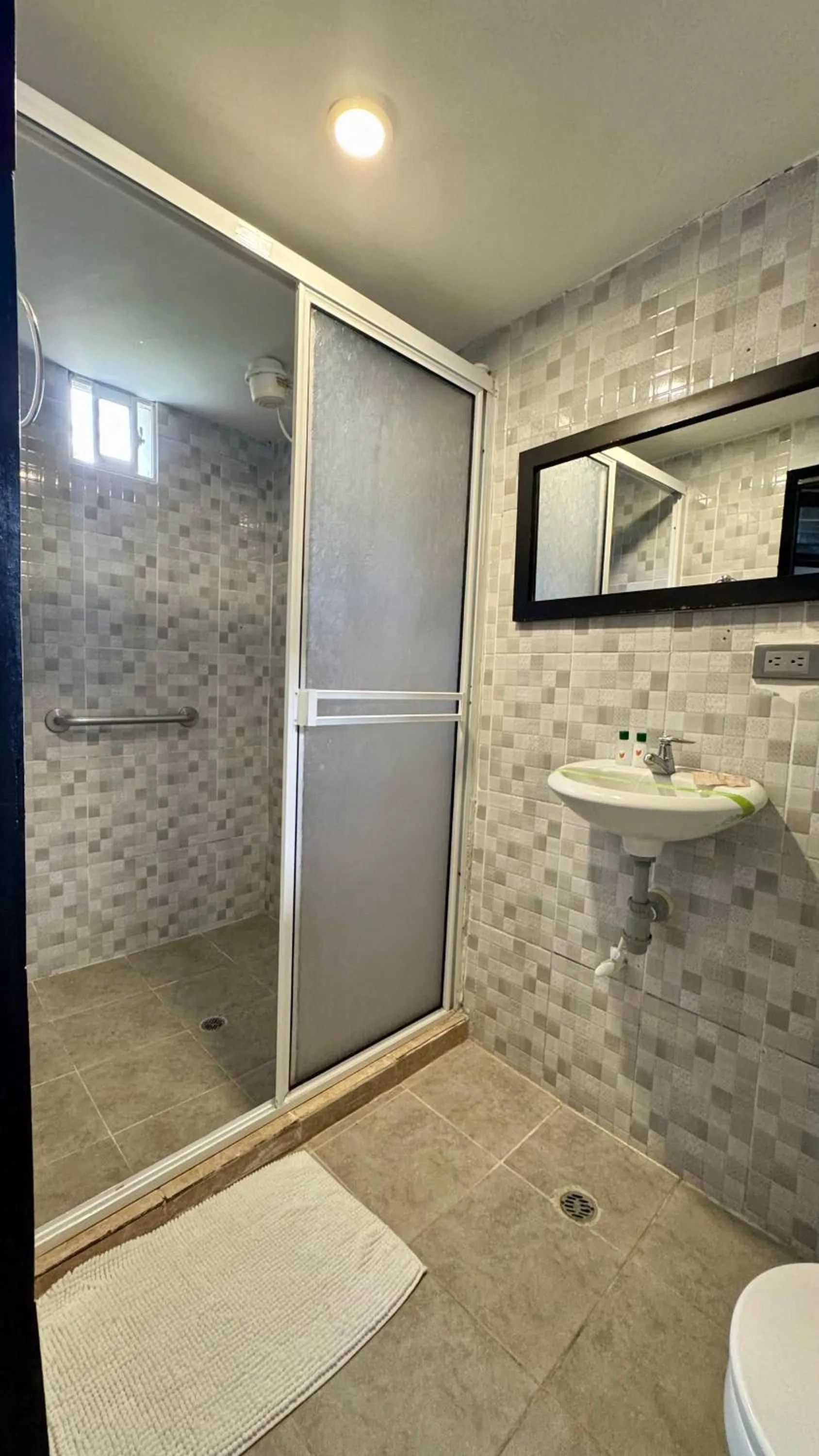 Shower in Hotel Premium Real