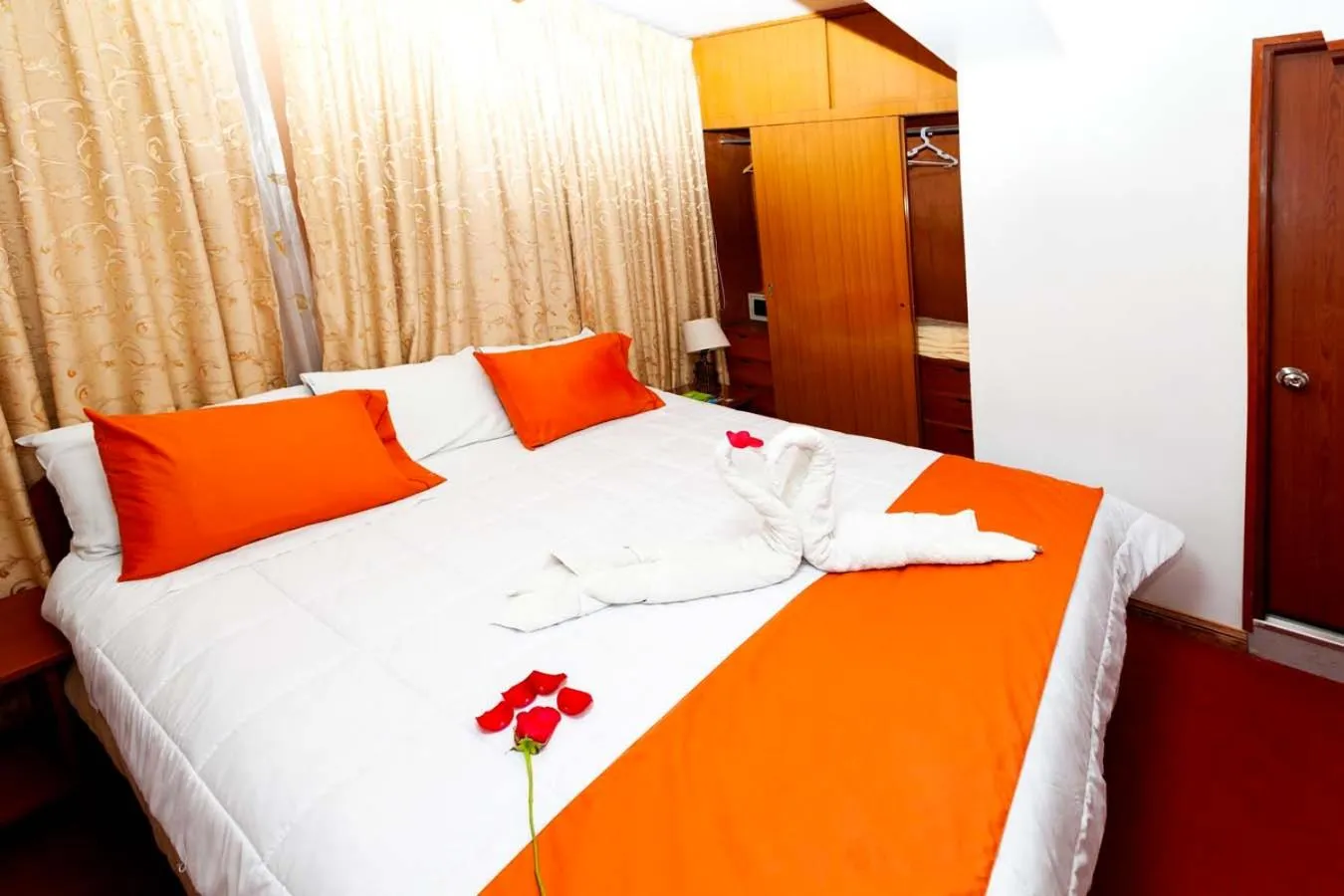 towels, Bed in Hotel Sol del Oriente Cusco