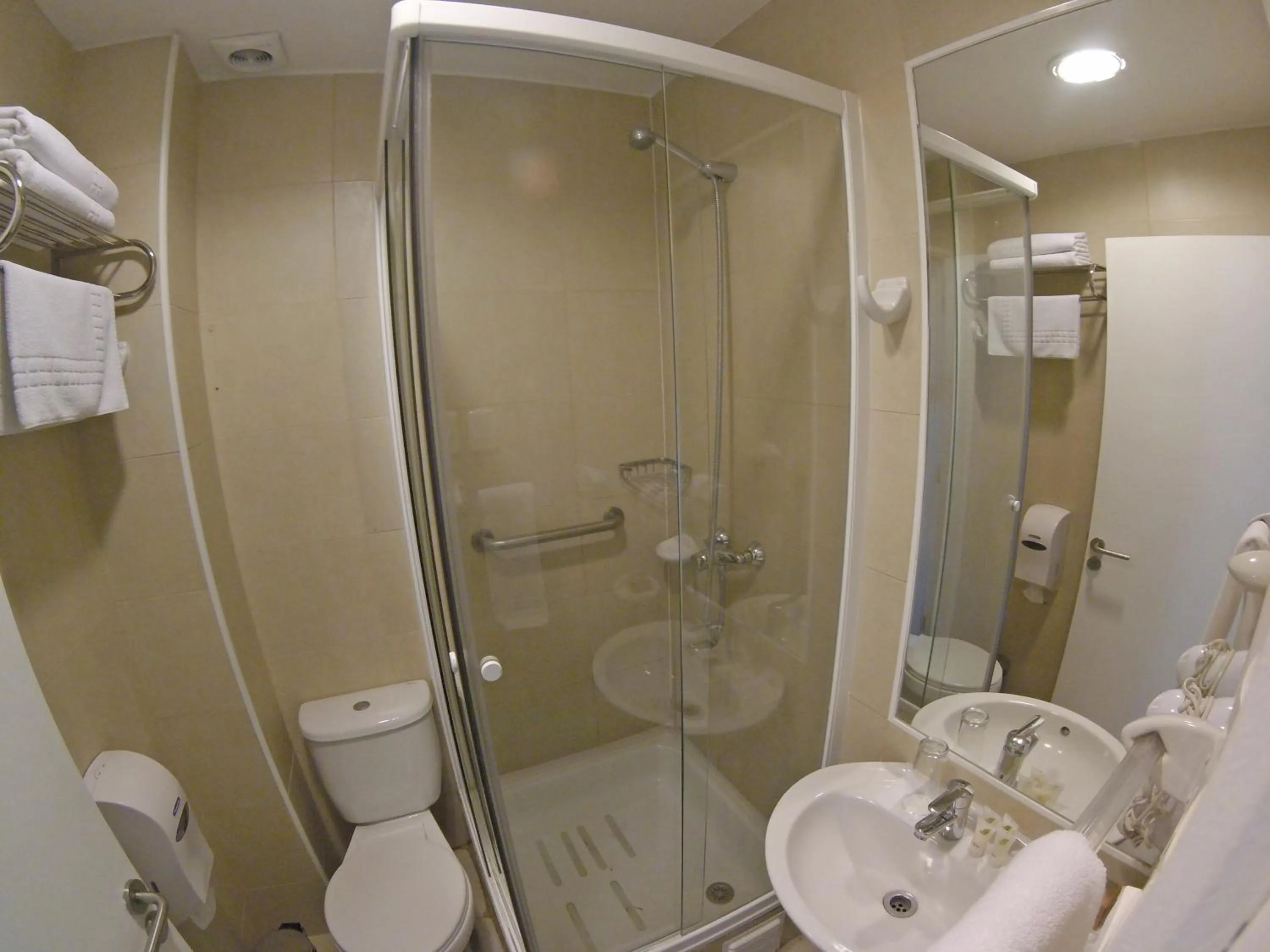 Bathroom in Hotel Loreto