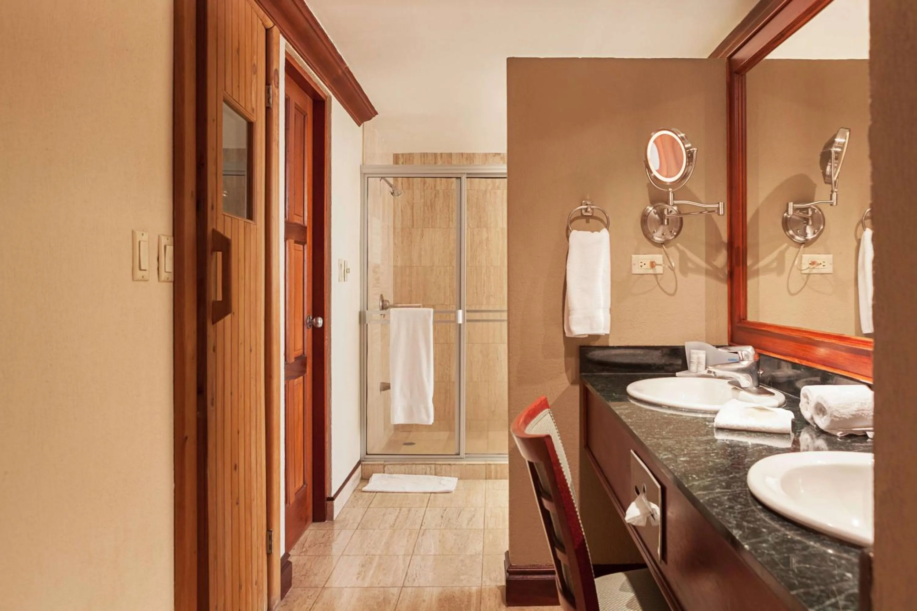 Photo of the whole room in Wyndham San Jose Herradura